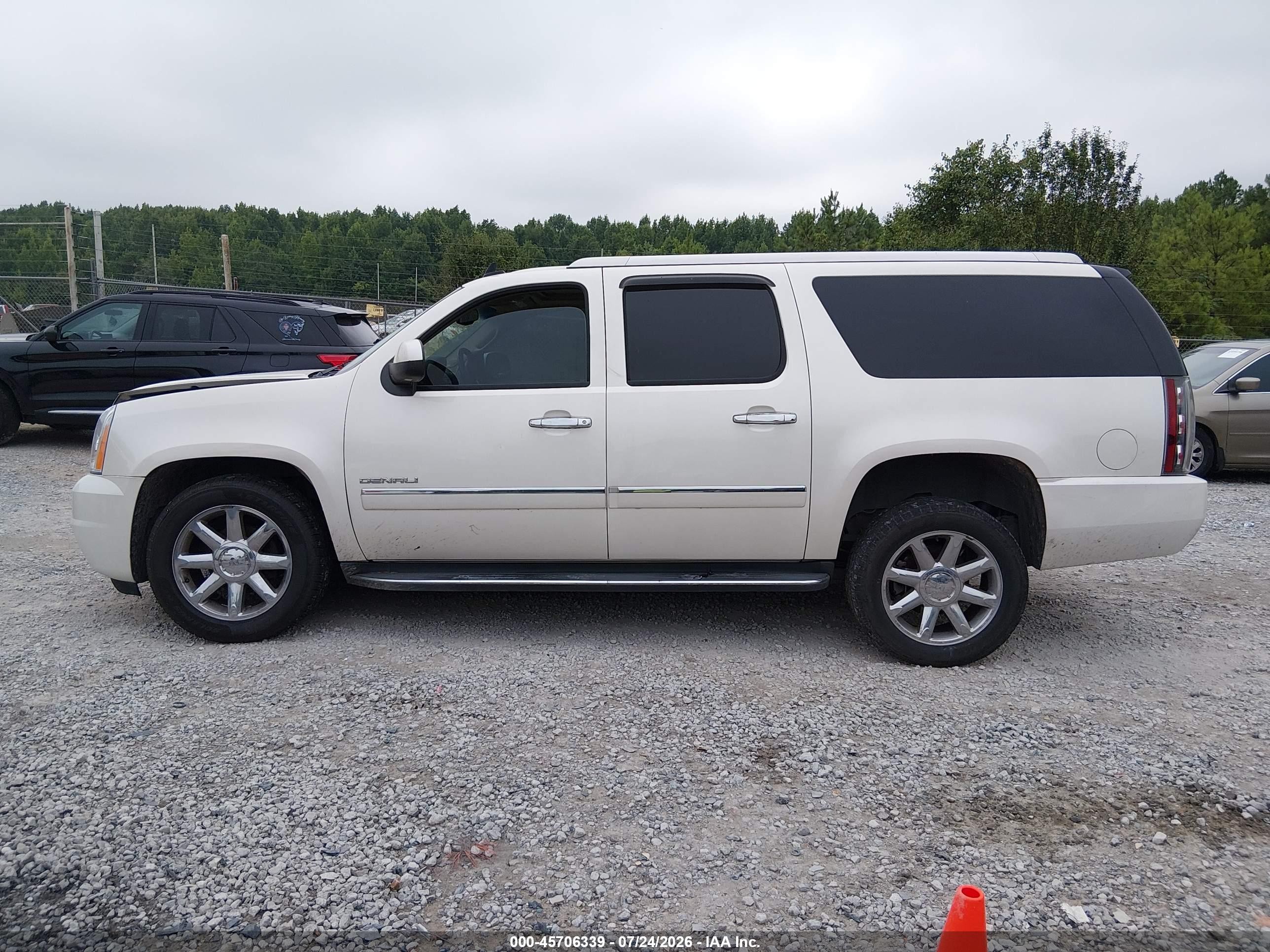 2011 Gmc Yukon Xl 1500 Denali Кремовый vin: 1GKS1MEF5BR135682