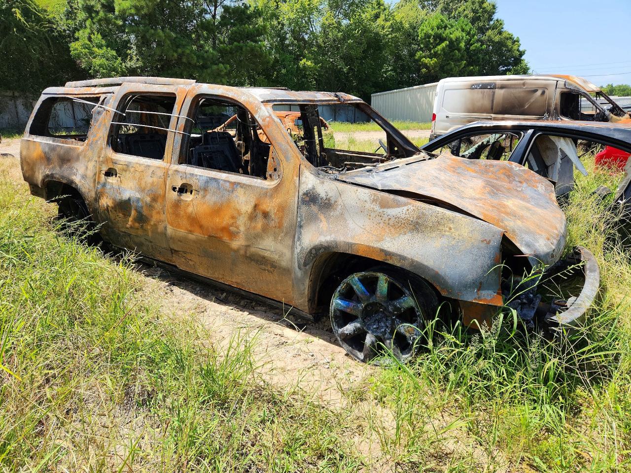 2012 Gmc Yukon Xl Denali Burn vin: 1GKS1MEFXCR120645