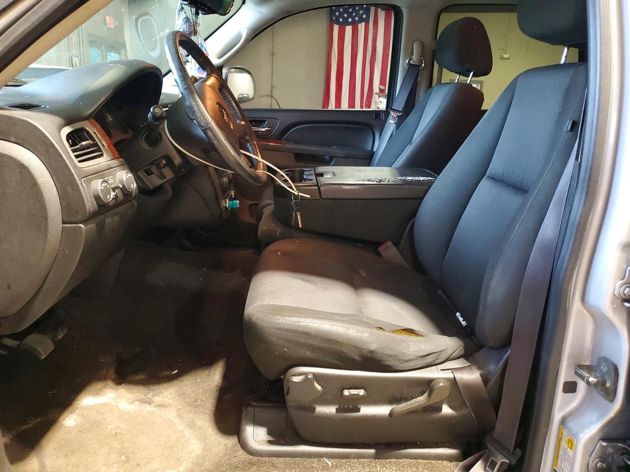 2013 Gmc Yukon Sle Серебряный vin: 1GKS2AE01DR304283