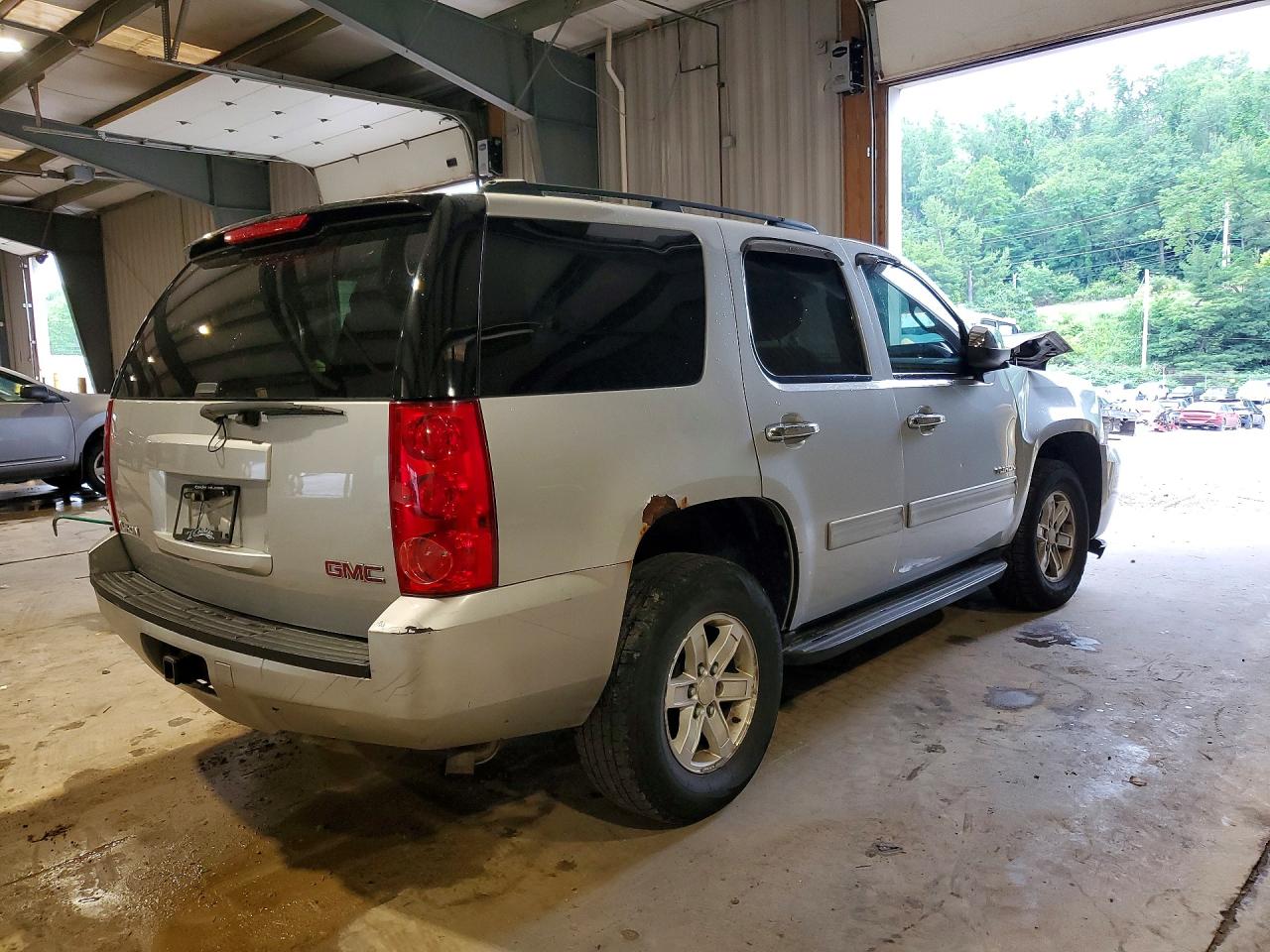 2013 Gmc Yukon Sle Серебряный vin: 1GKS2AE01DR304283