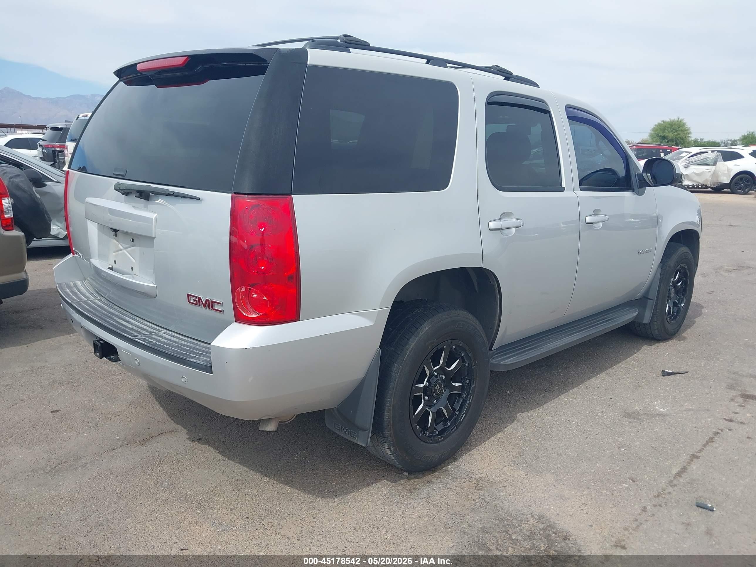 2014 Gmc Yukon Sle Серебряный vin: 1GKS2AE01ER156900