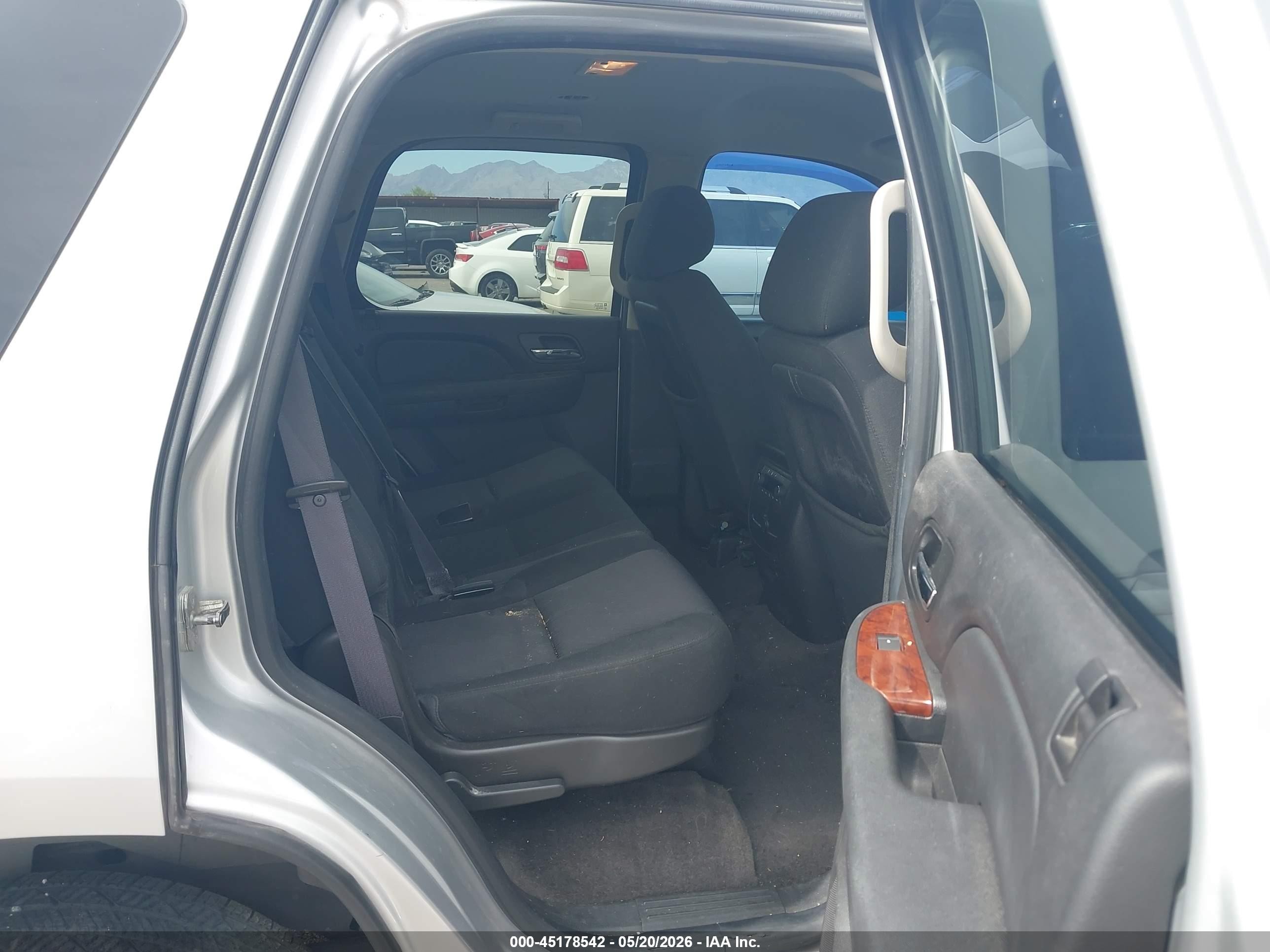 2014 Gmc Yukon Sle Серебряный vin: 1GKS2AE01ER156900