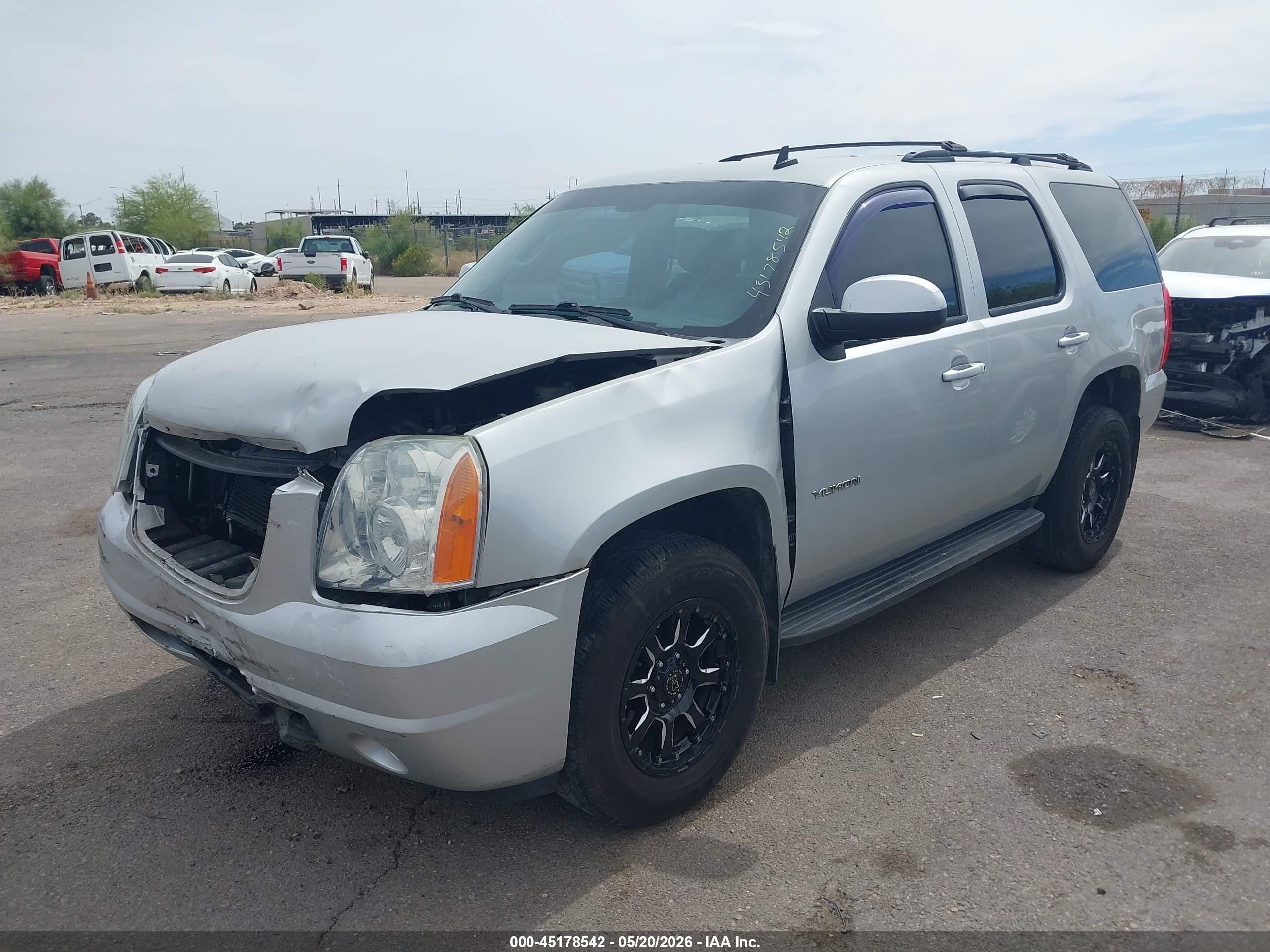 2014 Gmc Yukon Sle Серебряный vin: 1GKS2AE01ER156900
