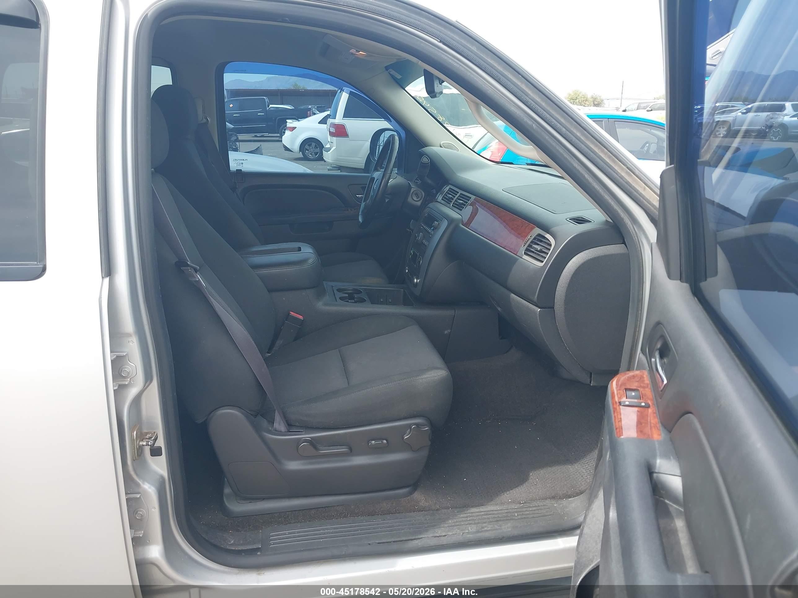 2014 Gmc Yukon Sle Серебряный vin: 1GKS2AE01ER156900