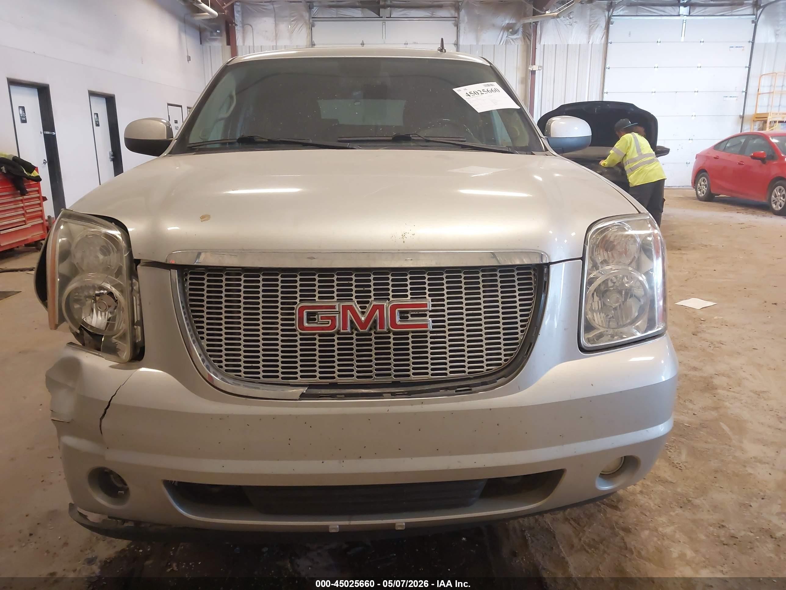 2011 Gmc Yukon Sle Silver vin: 1GKS2AE03BR344328