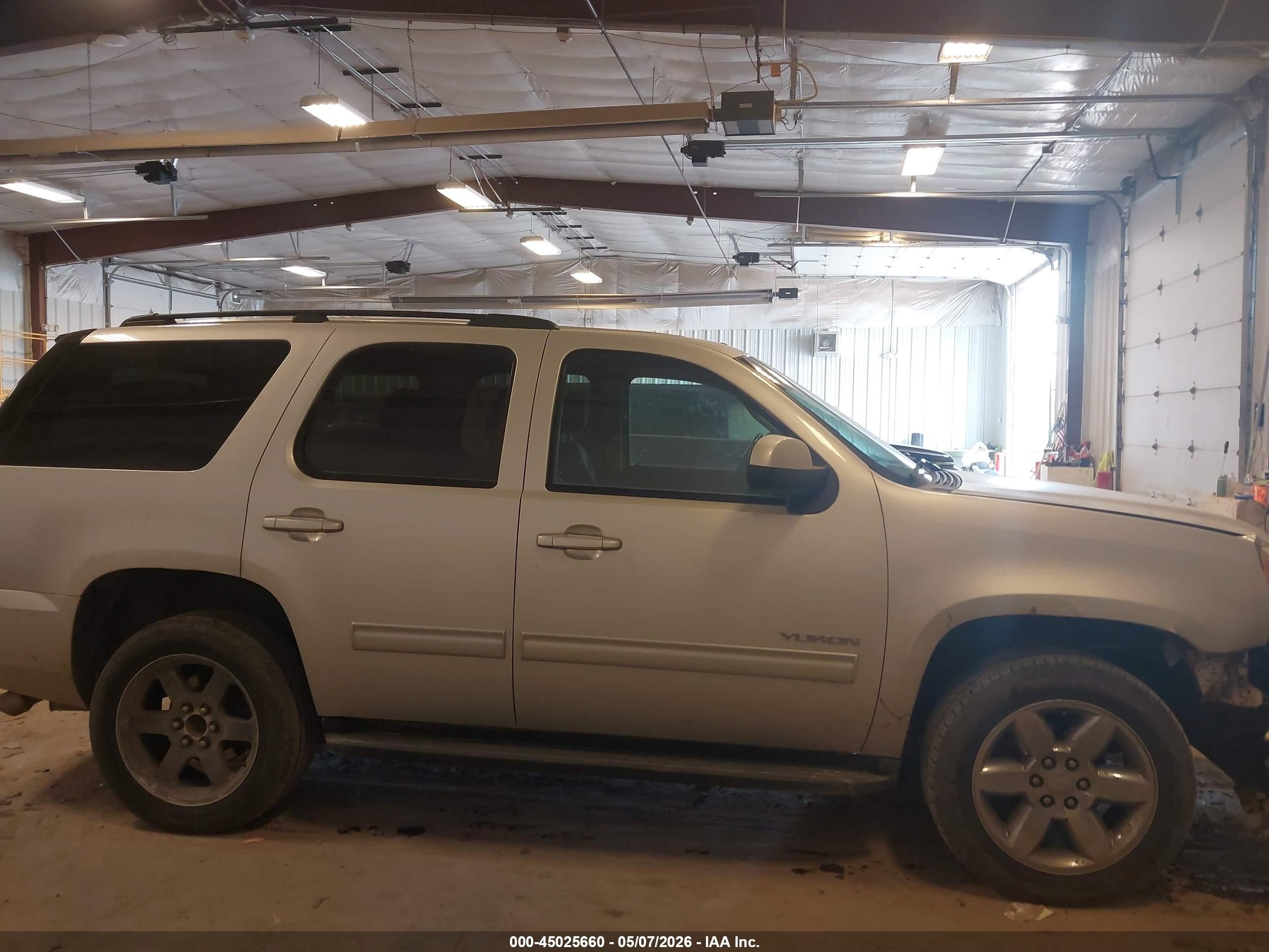 2011 Gmc Yukon Sle Silver vin: 1GKS2AE03BR344328