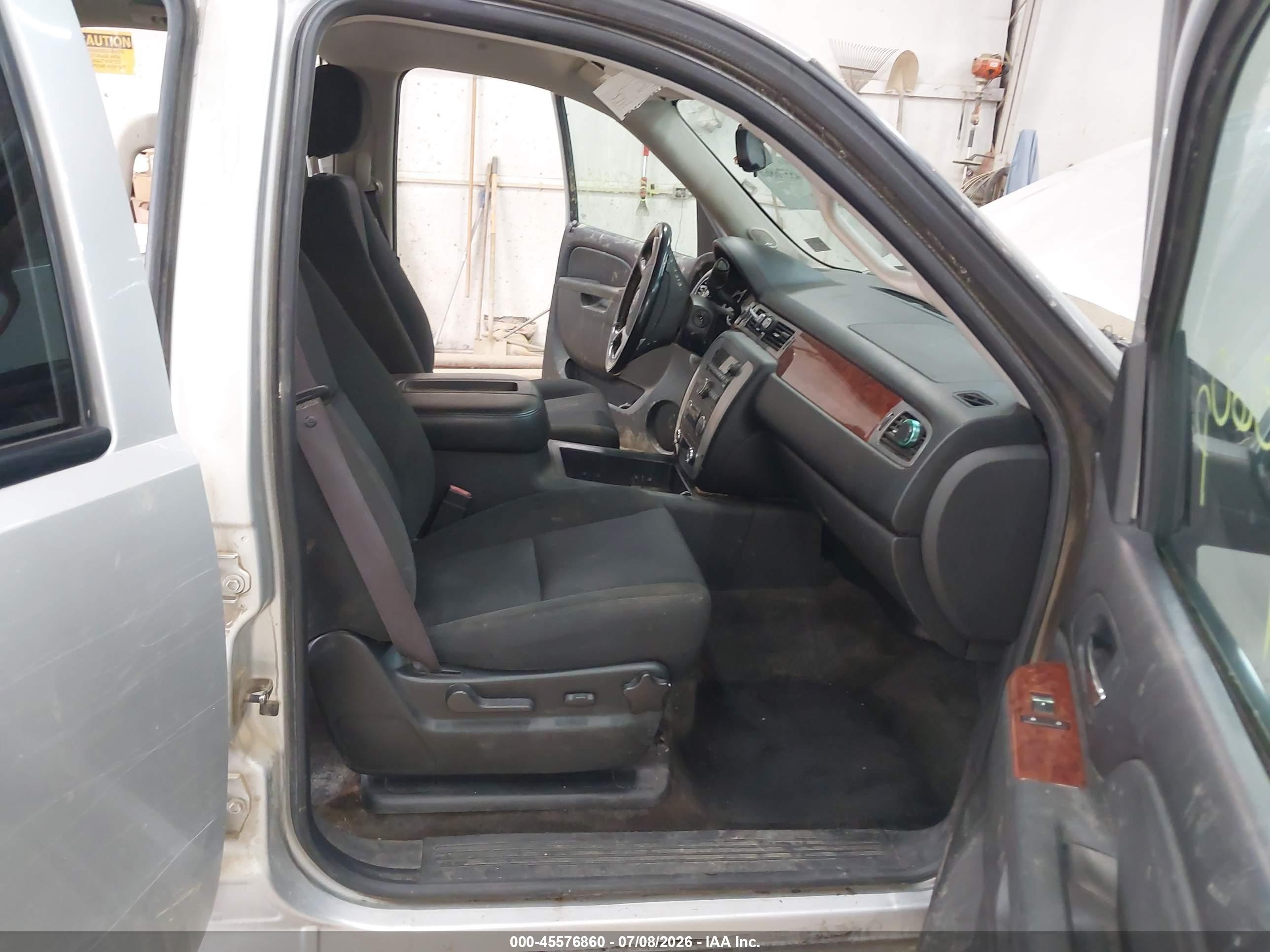 2011 Gmc Yukon Sle Silver vin: 1GKS2AE06BR245731