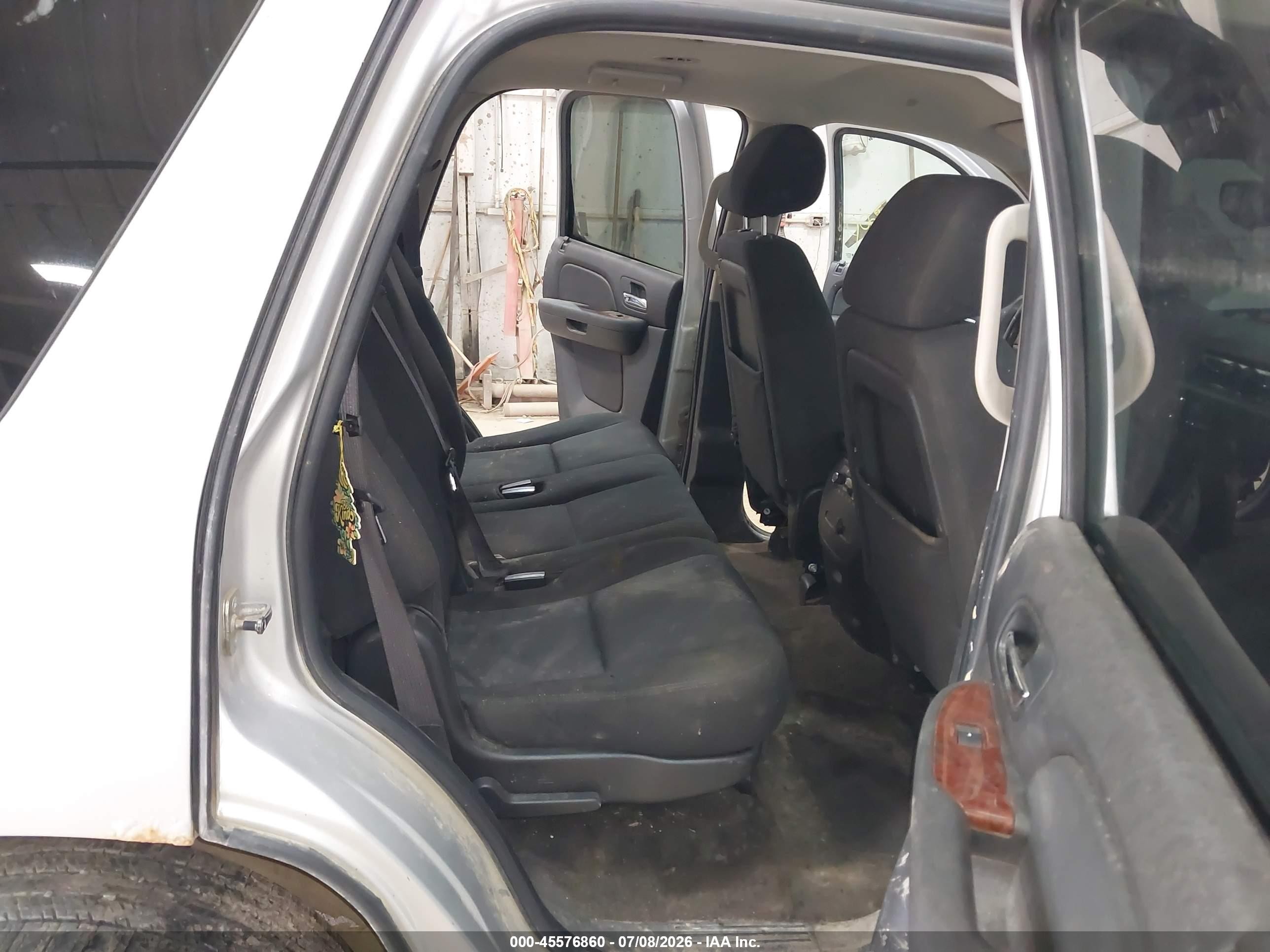 2011 Gmc Yukon Sle Silver vin: 1GKS2AE06BR245731