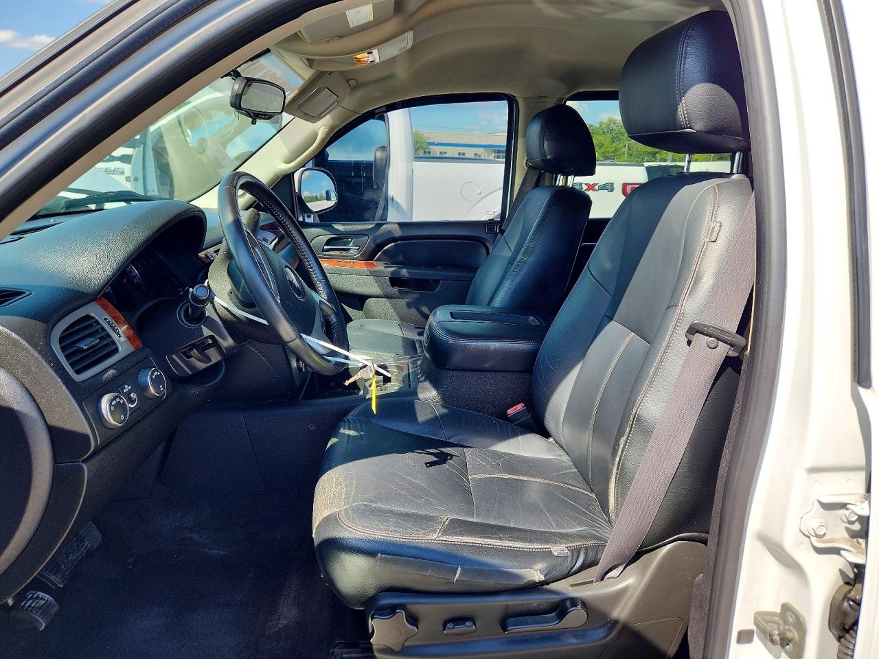 2011 Gmc Yukon Sle White vin: 1GKS2AE07BR231434
