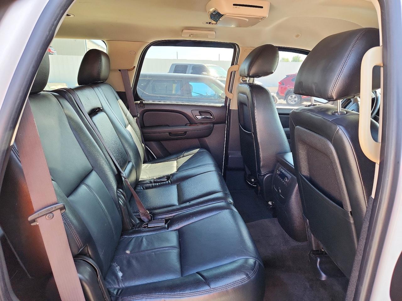 2011 Gmc Yukon Sle White vin: 1GKS2AE07BR231434