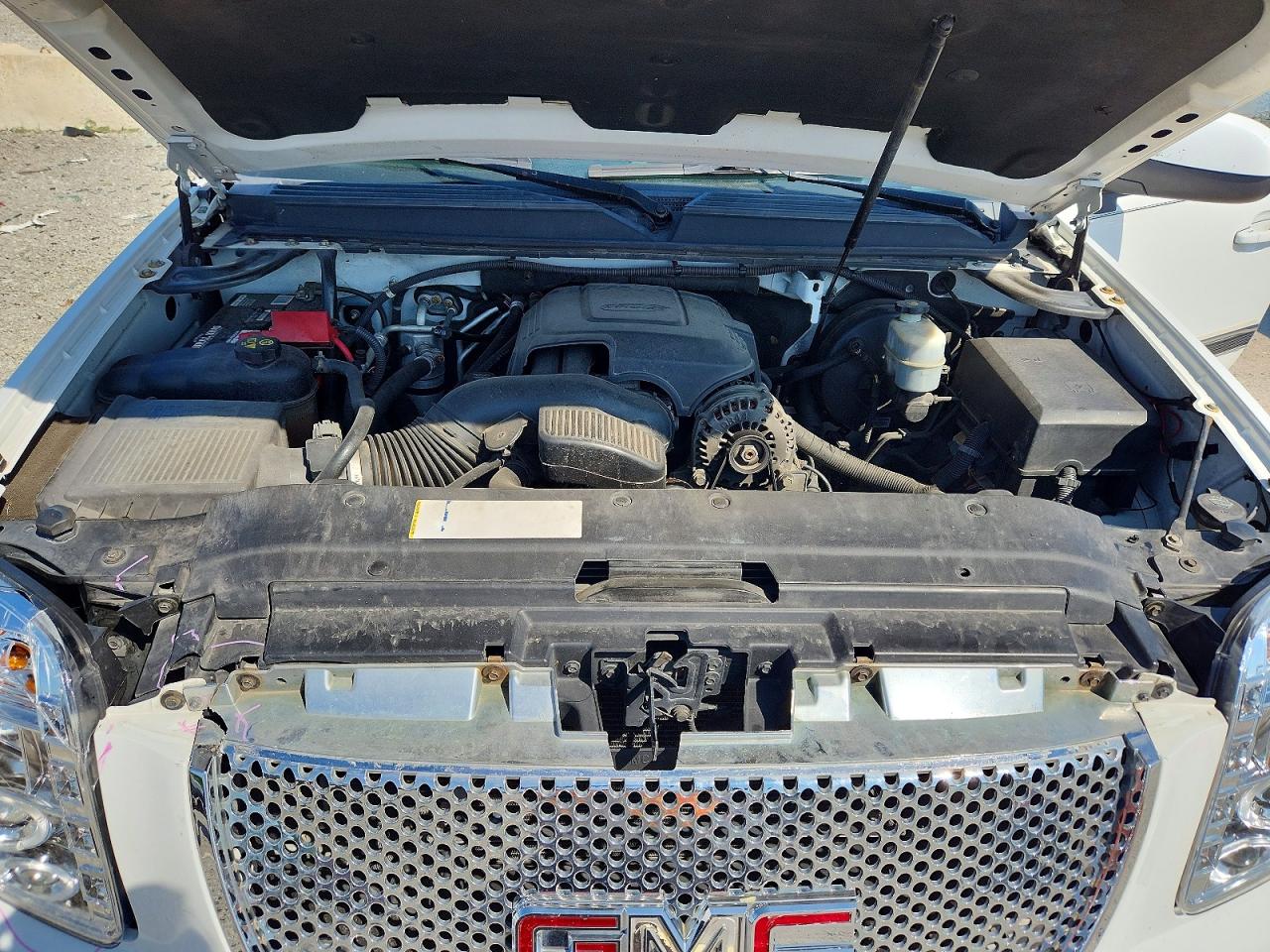 2011 Gmc Yukon Sle White vin: 1GKS2AE07BR231434