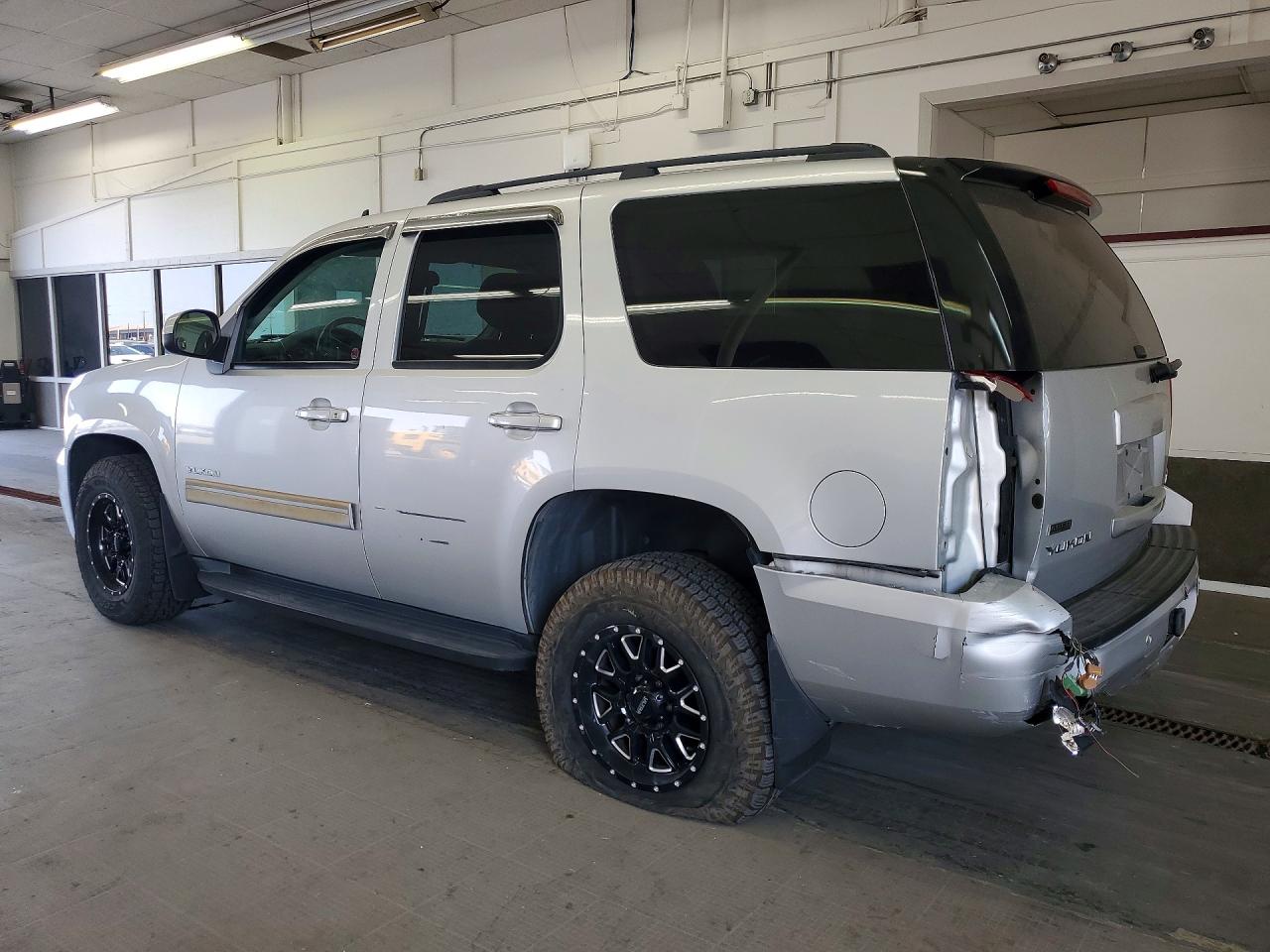 2011 Gmc Yukon Sle Silver vin: 1GKS2AE08BR384999