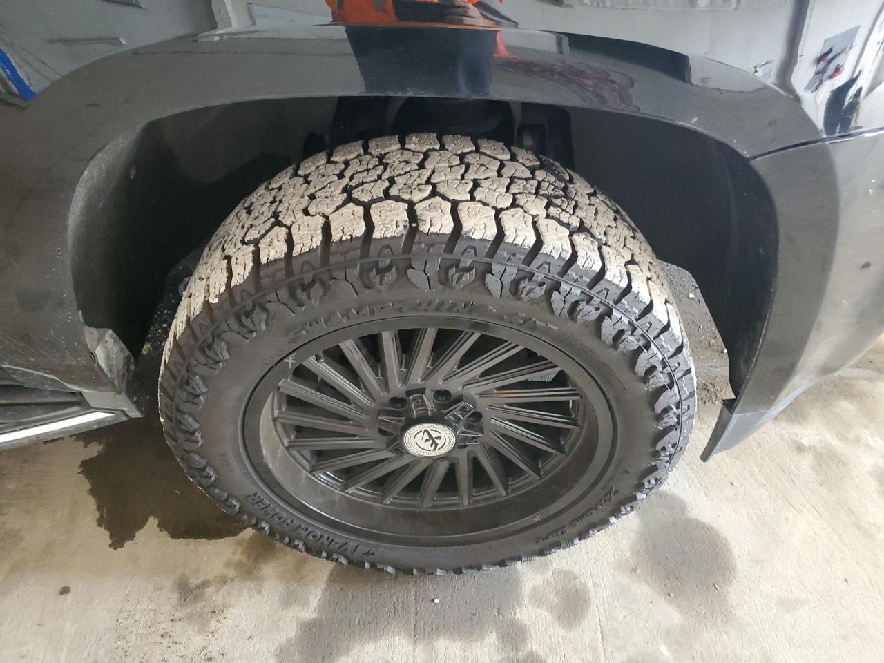 2015 Gmc Yukon Sle Black vin: 1GKS2AKC4FR695933 Damage: Right Front Wheel, Curb Rash, 1/2 To 1 Inch
