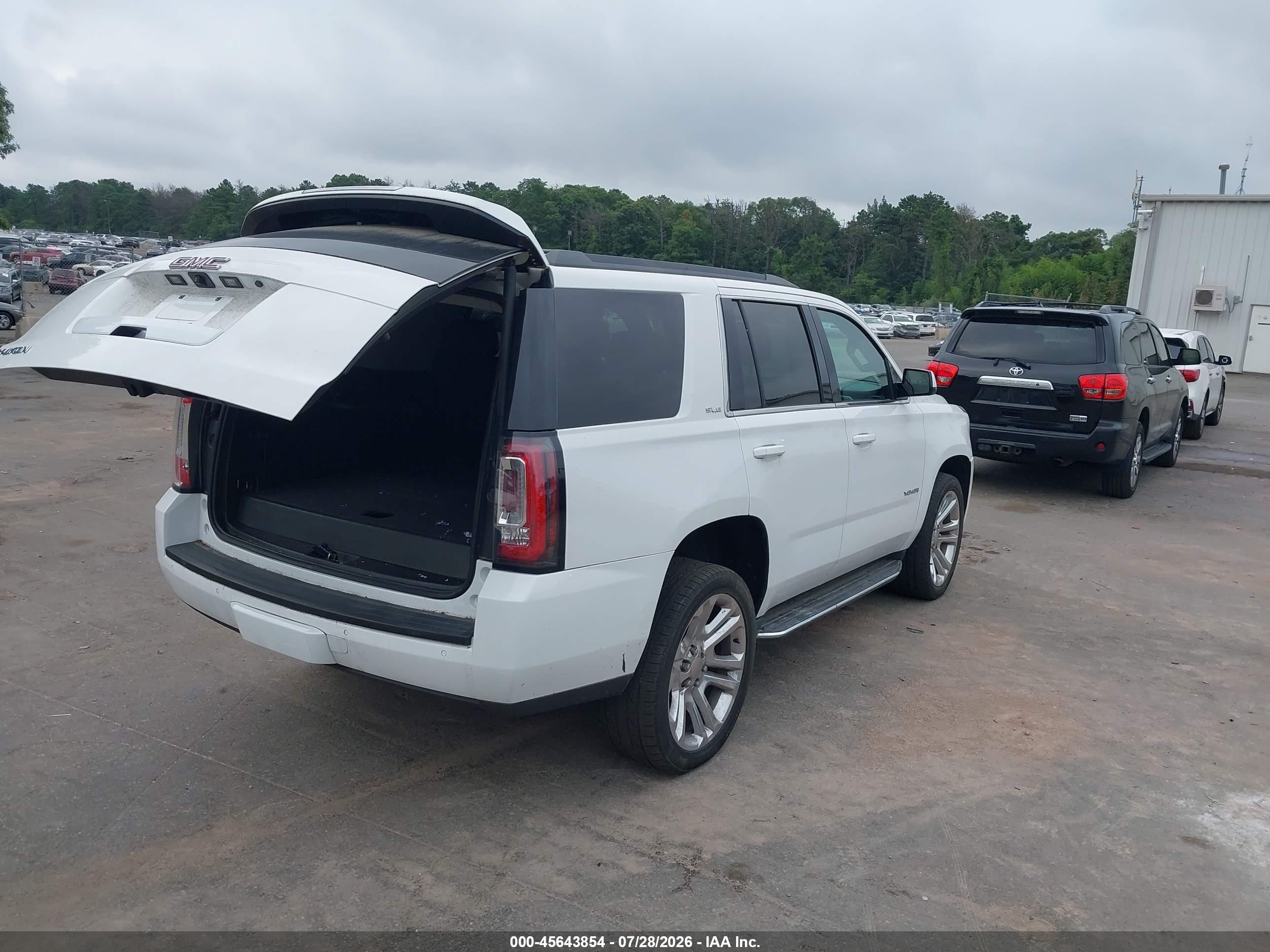 2018 Gmc Yukon Sle White vin: 1GKS2AKC5JR327706