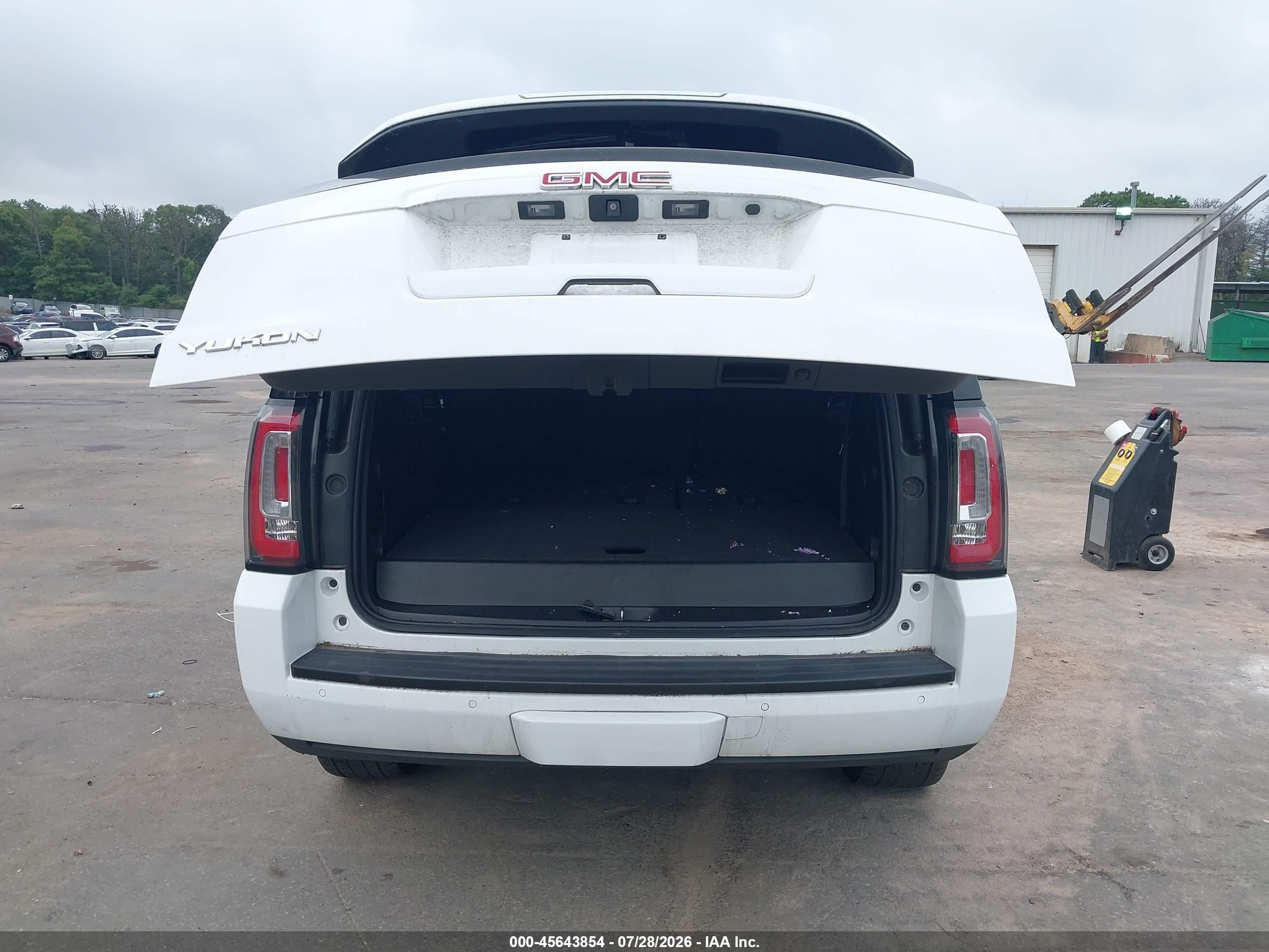 2018 Gmc Yukon Sle White vin: 1GKS2AKC5JR327706