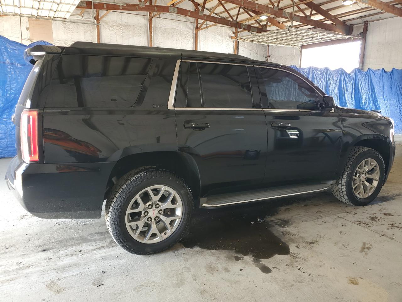 2015 Gmc Yukon Slt Black vin: 1GKS2BKC0FR109301 Damage: Right Qtr Panel, Dent(S) W/No Paint Dmg, 1/2 To 1 Inch