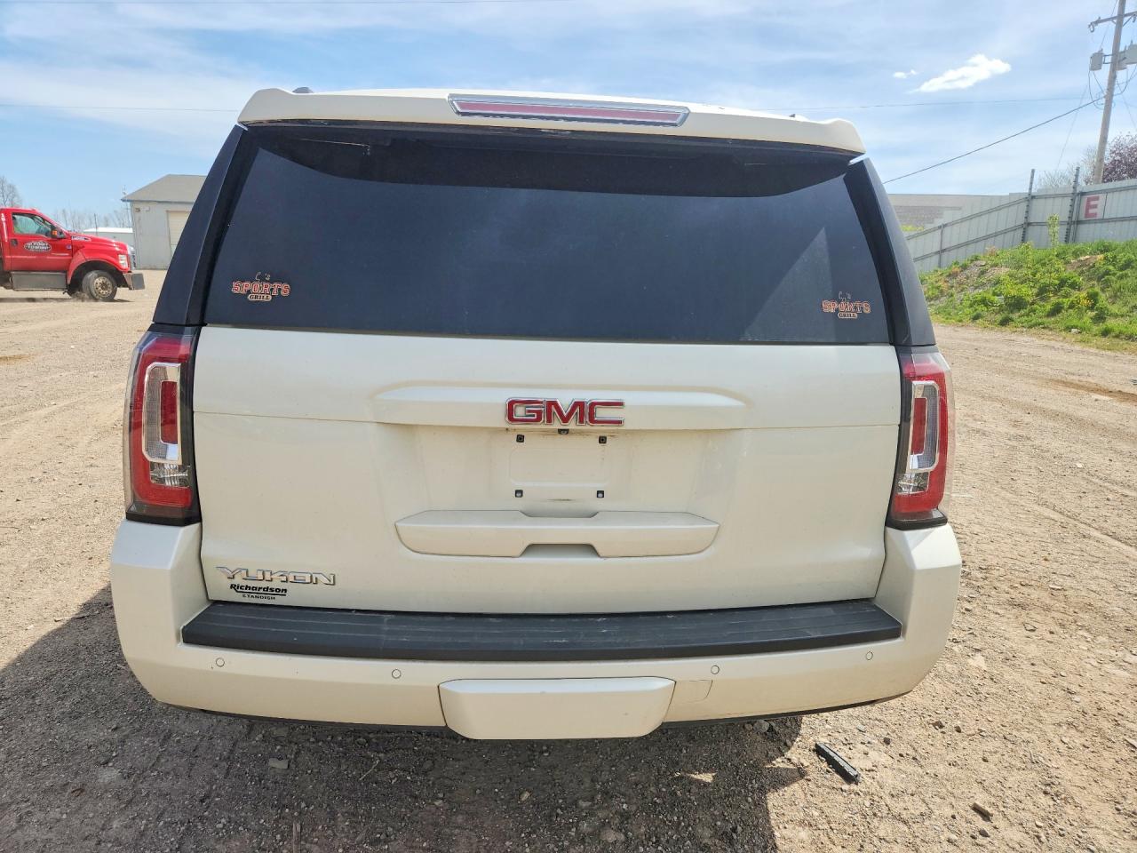2015 Gmc Yukon Slt White vin: 1GKS2BKC1FR110697
