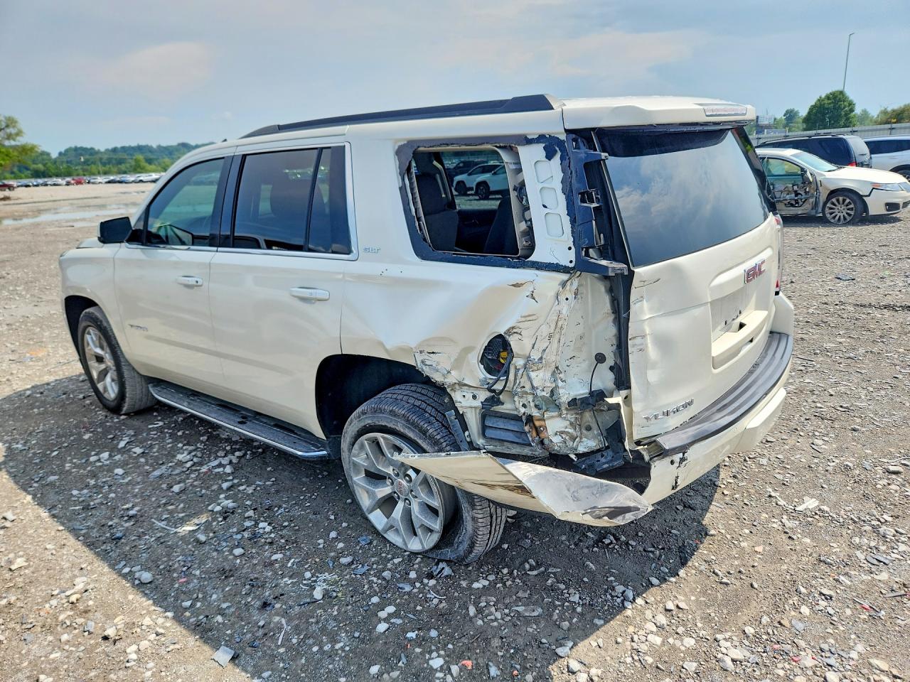 2015 Gmc Yukon Slt White vin: 1GKS2BKC3FR133270
