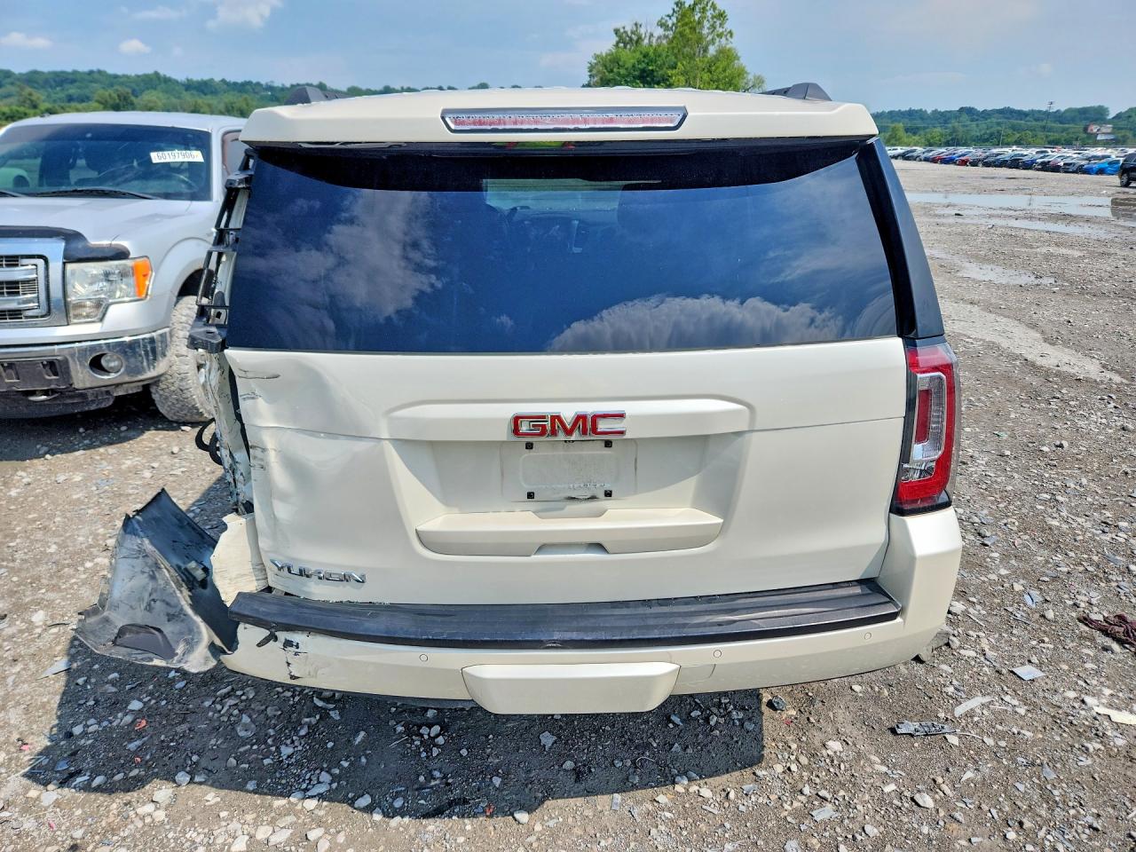2015 Gmc Yukon Slt White vin: 1GKS2BKC3FR133270