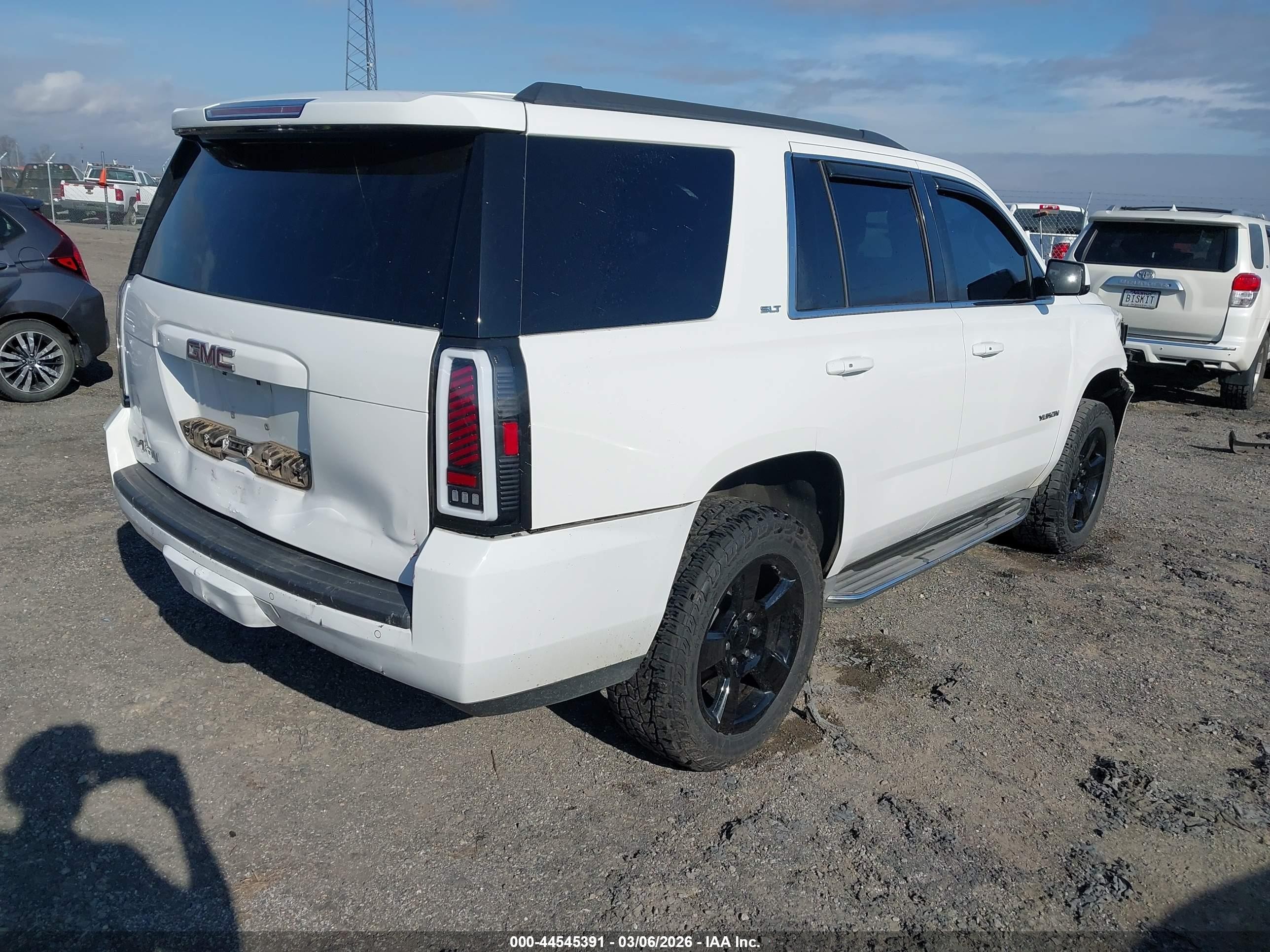 2015 Gmc Yukon Slt White vin: 1GKS2BKC6FR120559