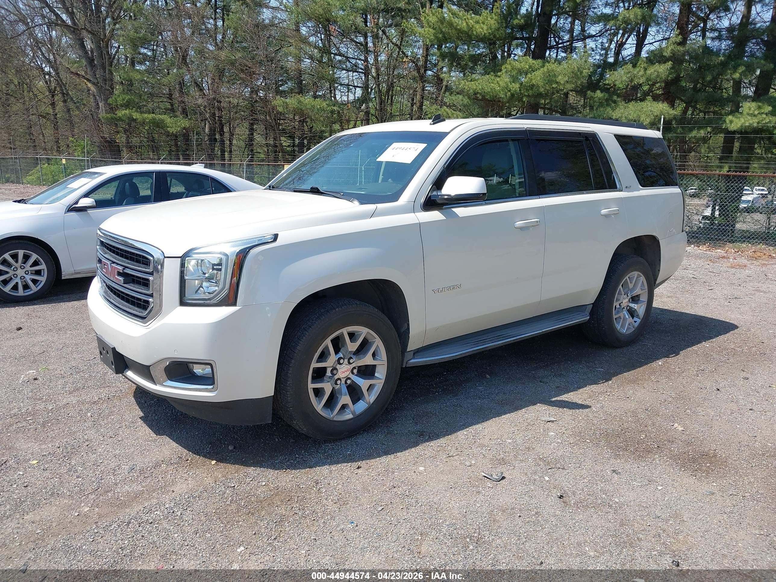 2015 Gmc Yukon Slt White vin: 1GKS2BKC8FR125746