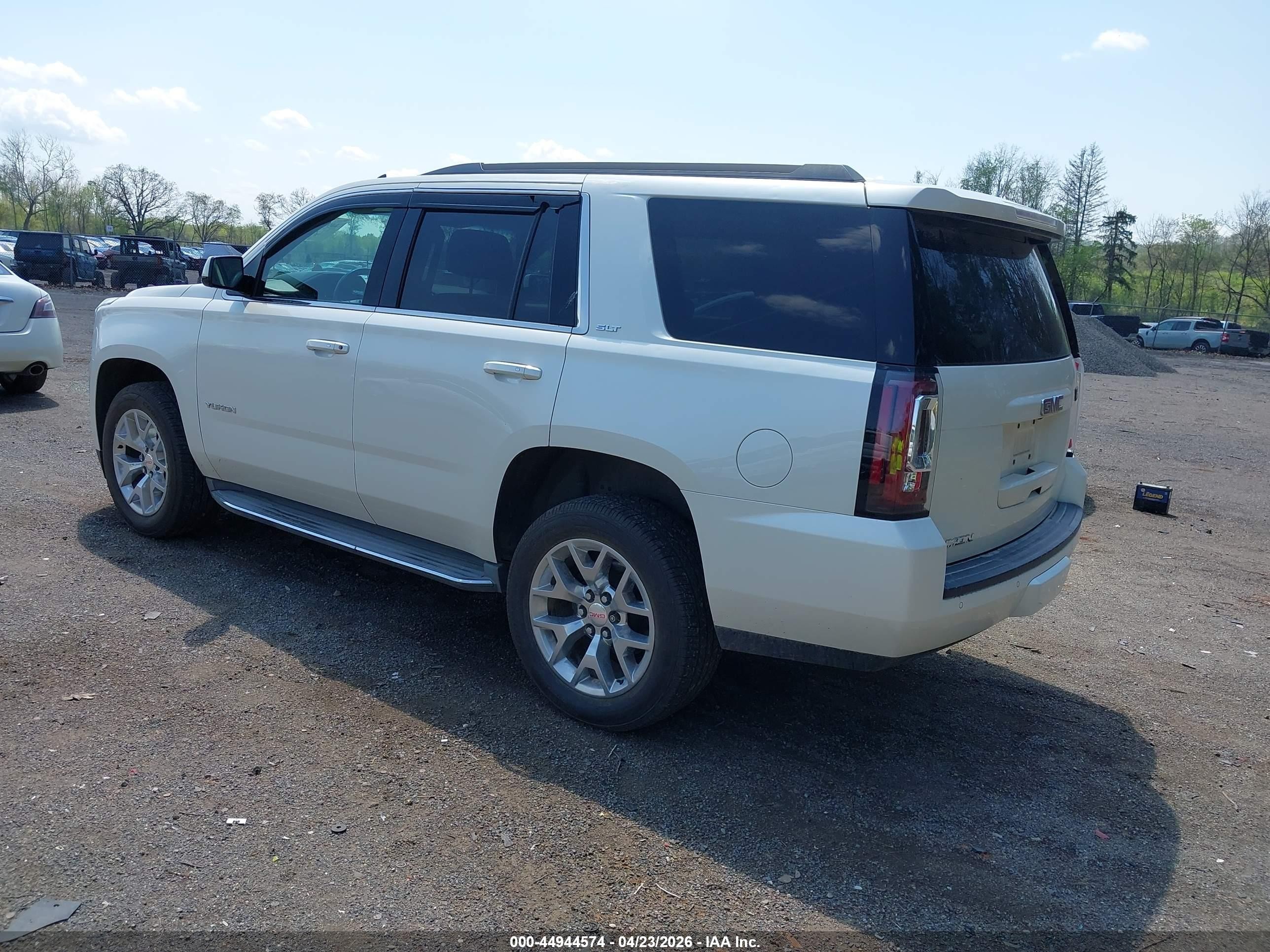 2015 Gmc Yukon Slt White vin: 1GKS2BKC8FR125746