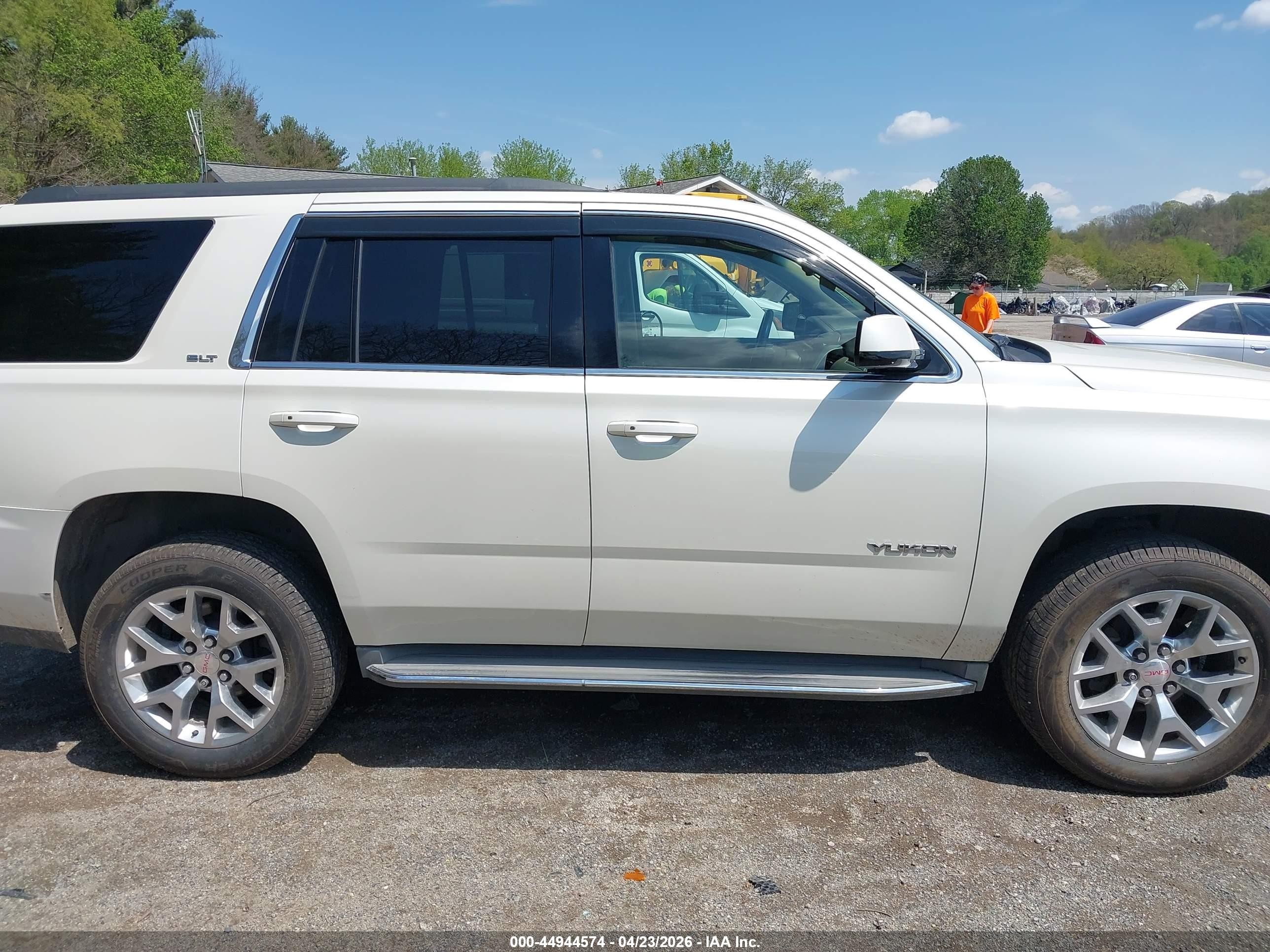2015 Gmc Yukon Slt White vin: 1GKS2BKC8FR125746