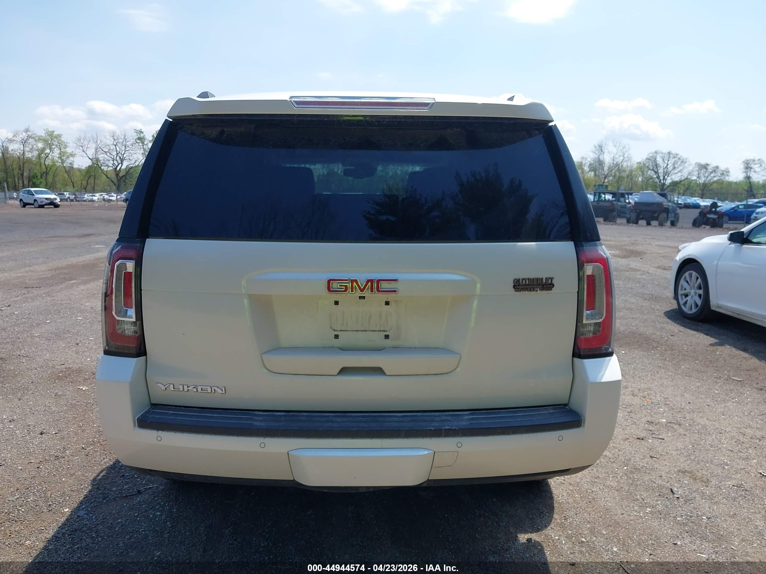 2015 Gmc Yukon Slt White vin: 1GKS2BKC8FR125746