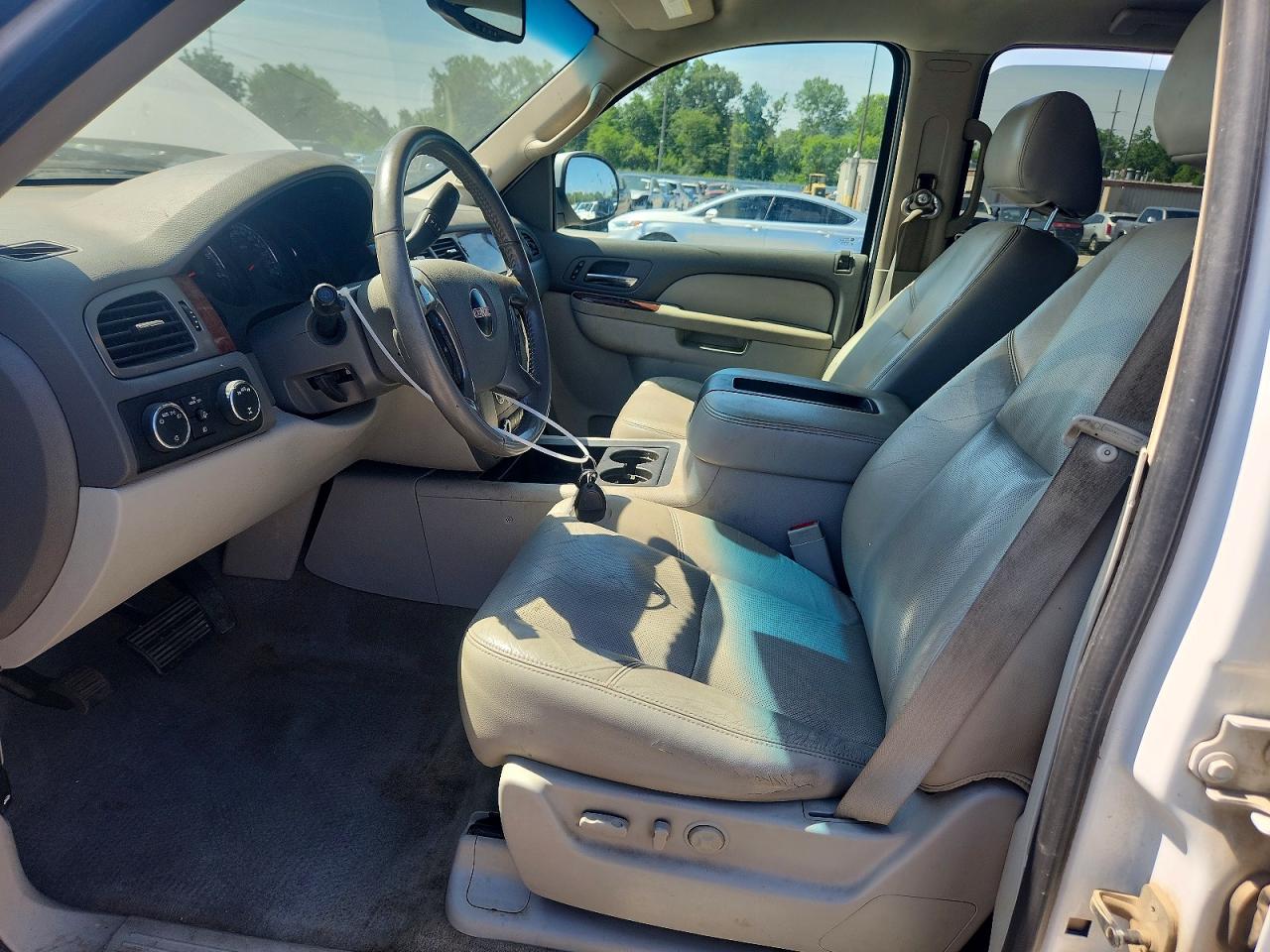 2011 Gmc Yukon Slt Белый vin: 1GKS2CE02BR247701