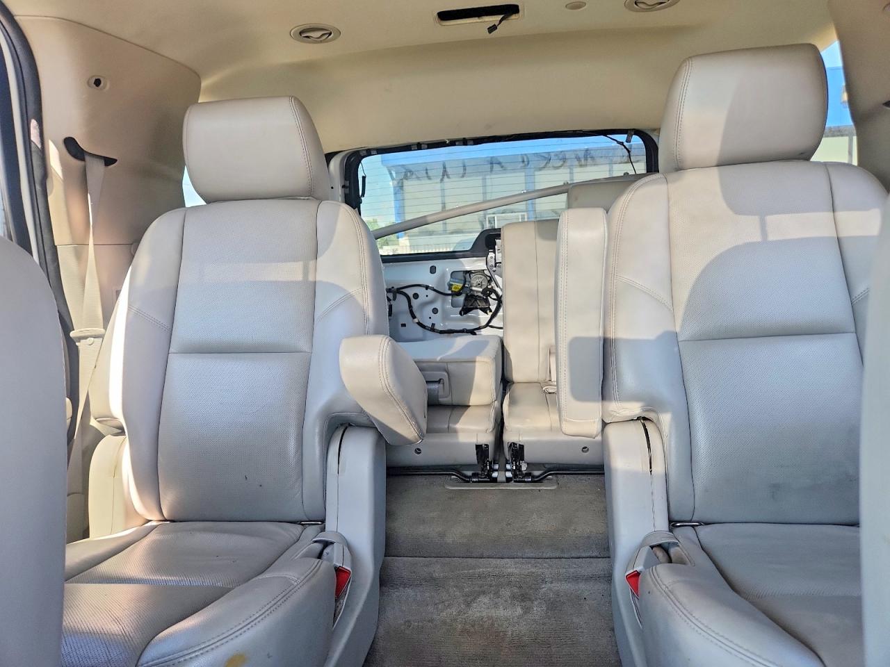 2011 Gmc Yukon Slt Белый vin: 1GKS2CE02BR247701