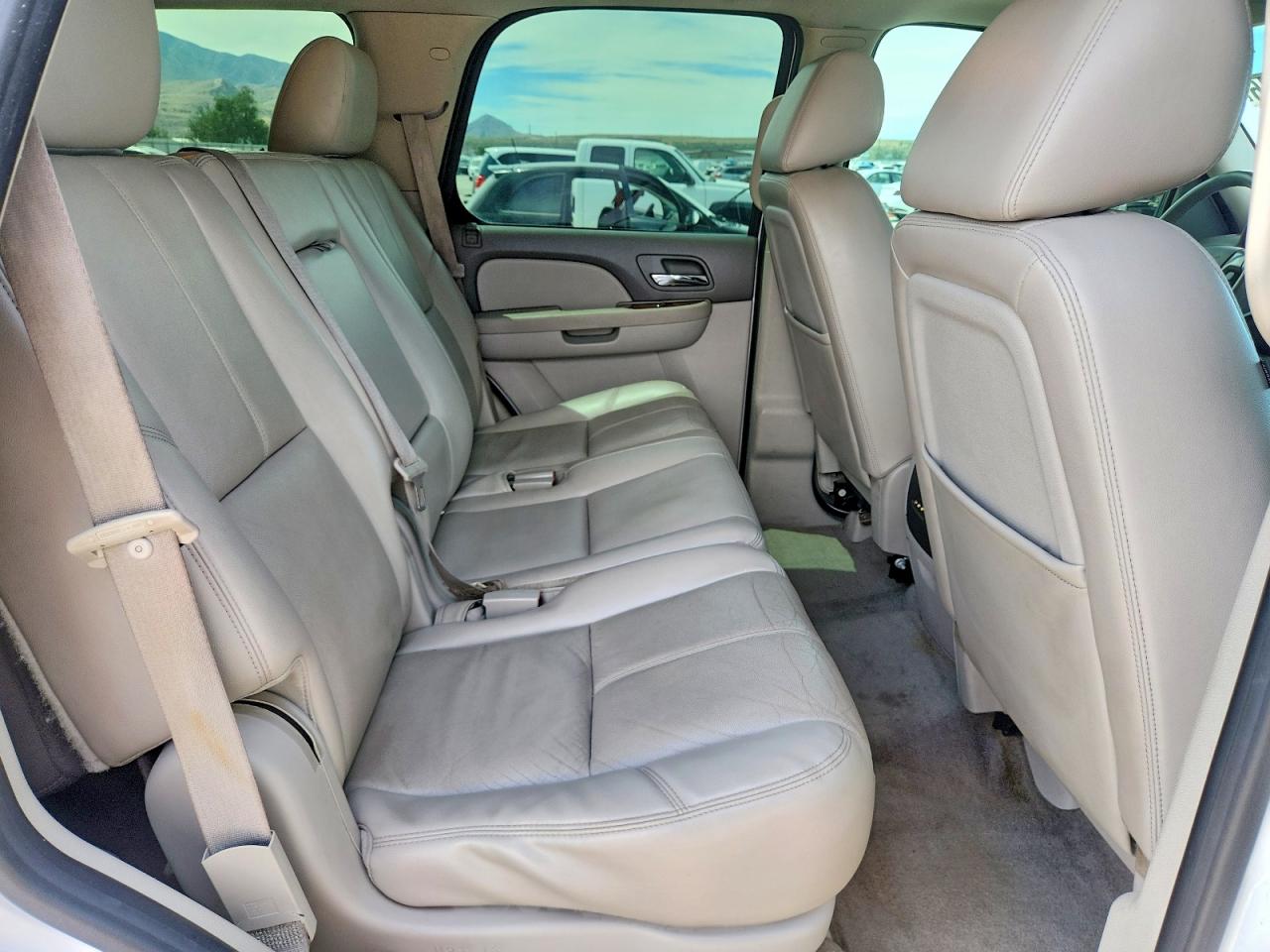 2011 Gmc Yukon Slt White vin: 1GKS2CE02BR352545