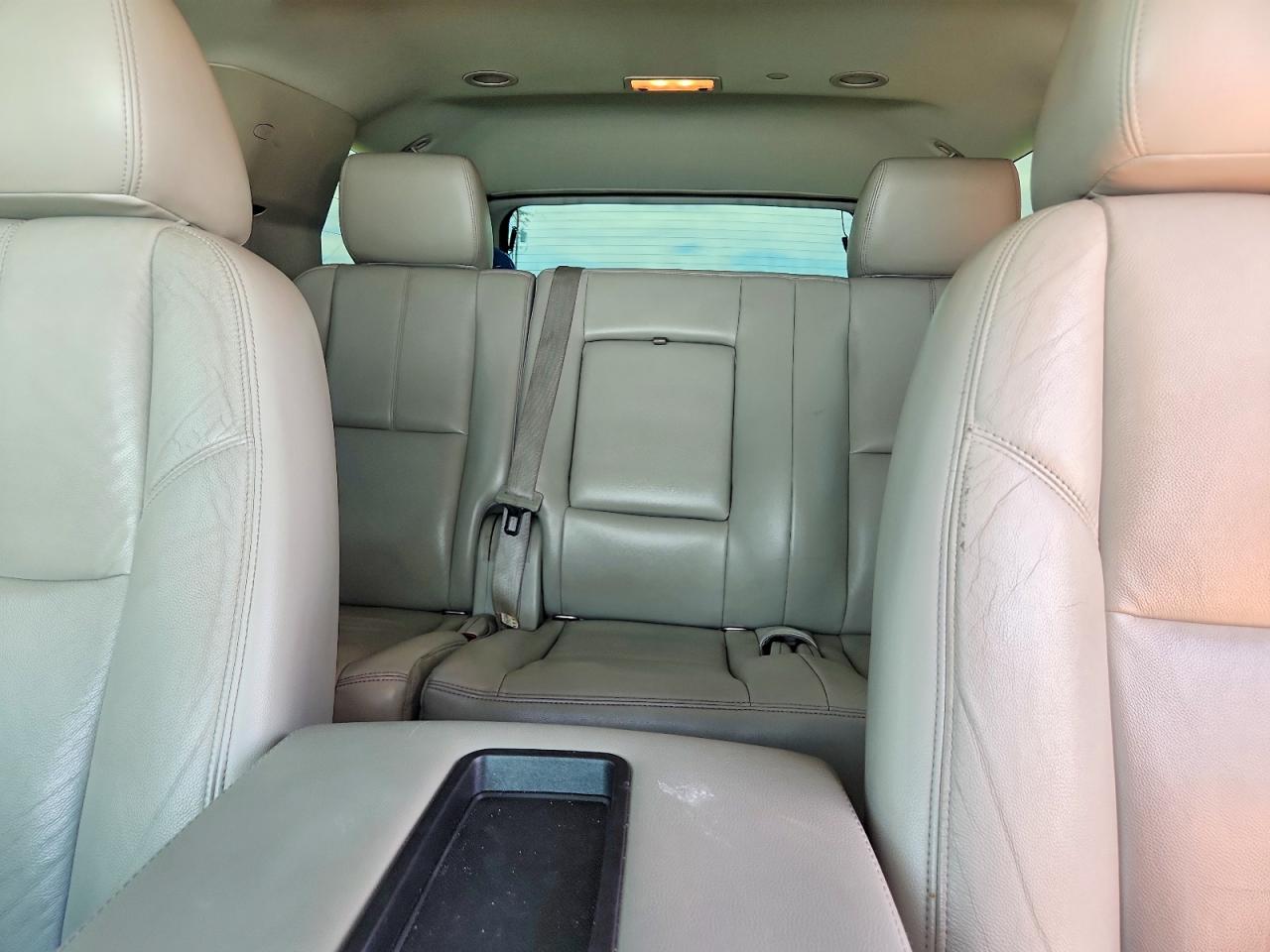 2011 Gmc Yukon Slt White vin: 1GKS2CE02BR352545