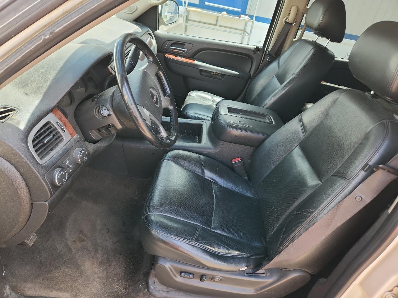 2012 Gmc Yukon Slt Белый vin: 1GKS2CE02CR301659 Damage: Left Front Seat, Torn, 11 To 12 Inches