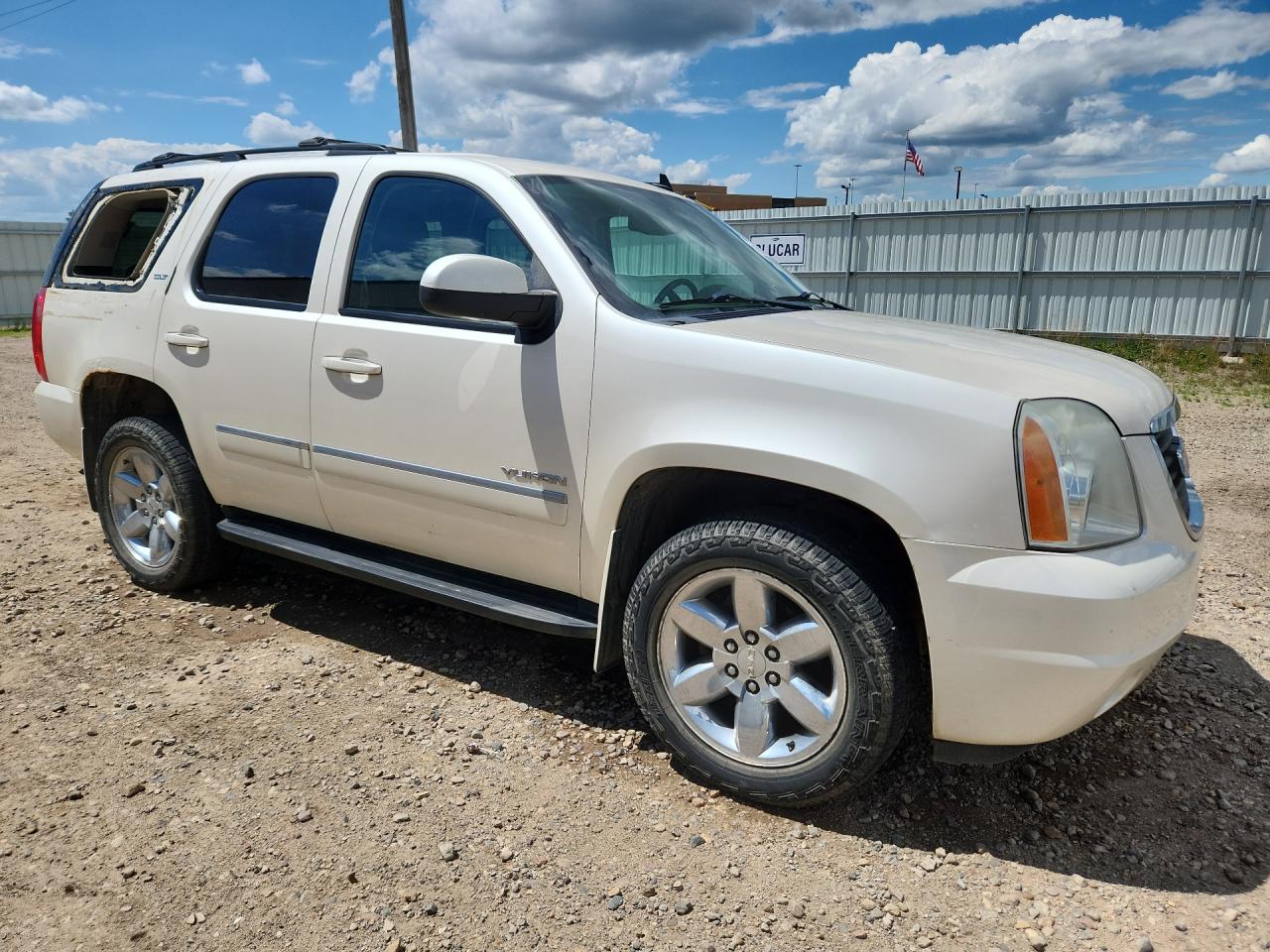 2012 Gmc Yukon Slt Белый vin: 1GKS2CE02CR301659 Damage: Right Qtr Glass, Broken, Replacement Required