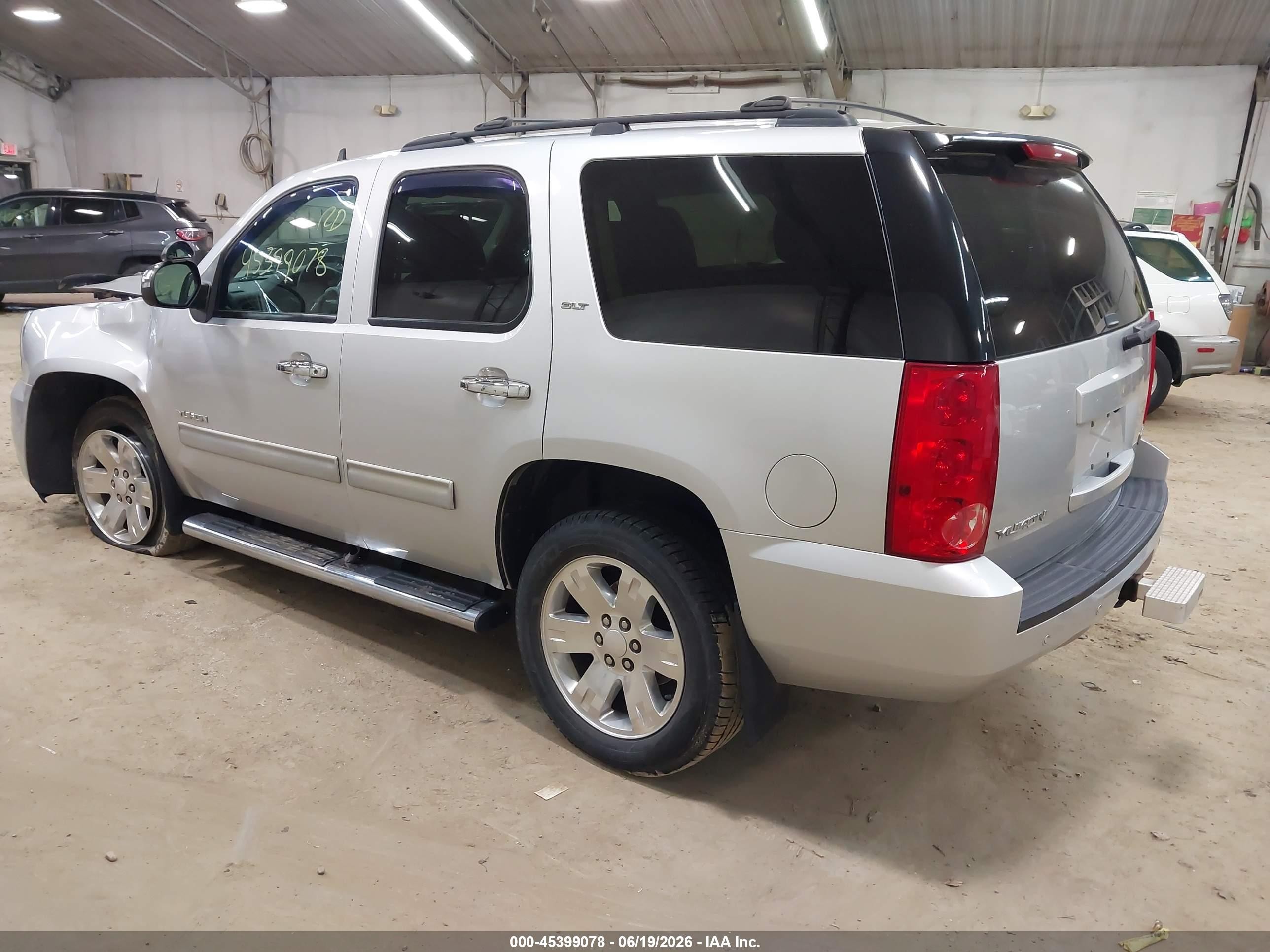 2014 Gmc Yukon Slt Silver vin: 1GKS2CE02ER245841