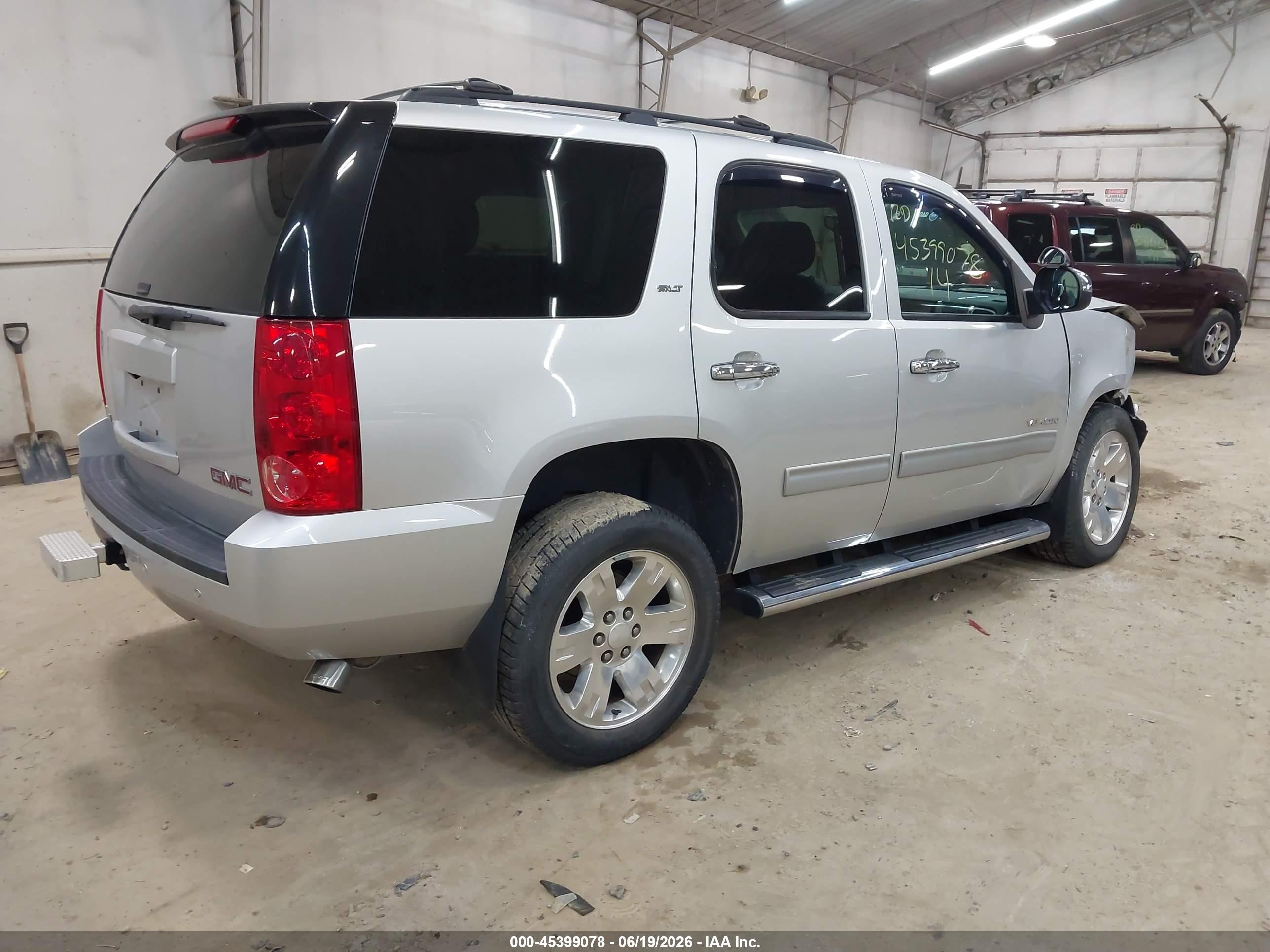 2014 Gmc Yukon Slt Silver vin: 1GKS2CE02ER245841