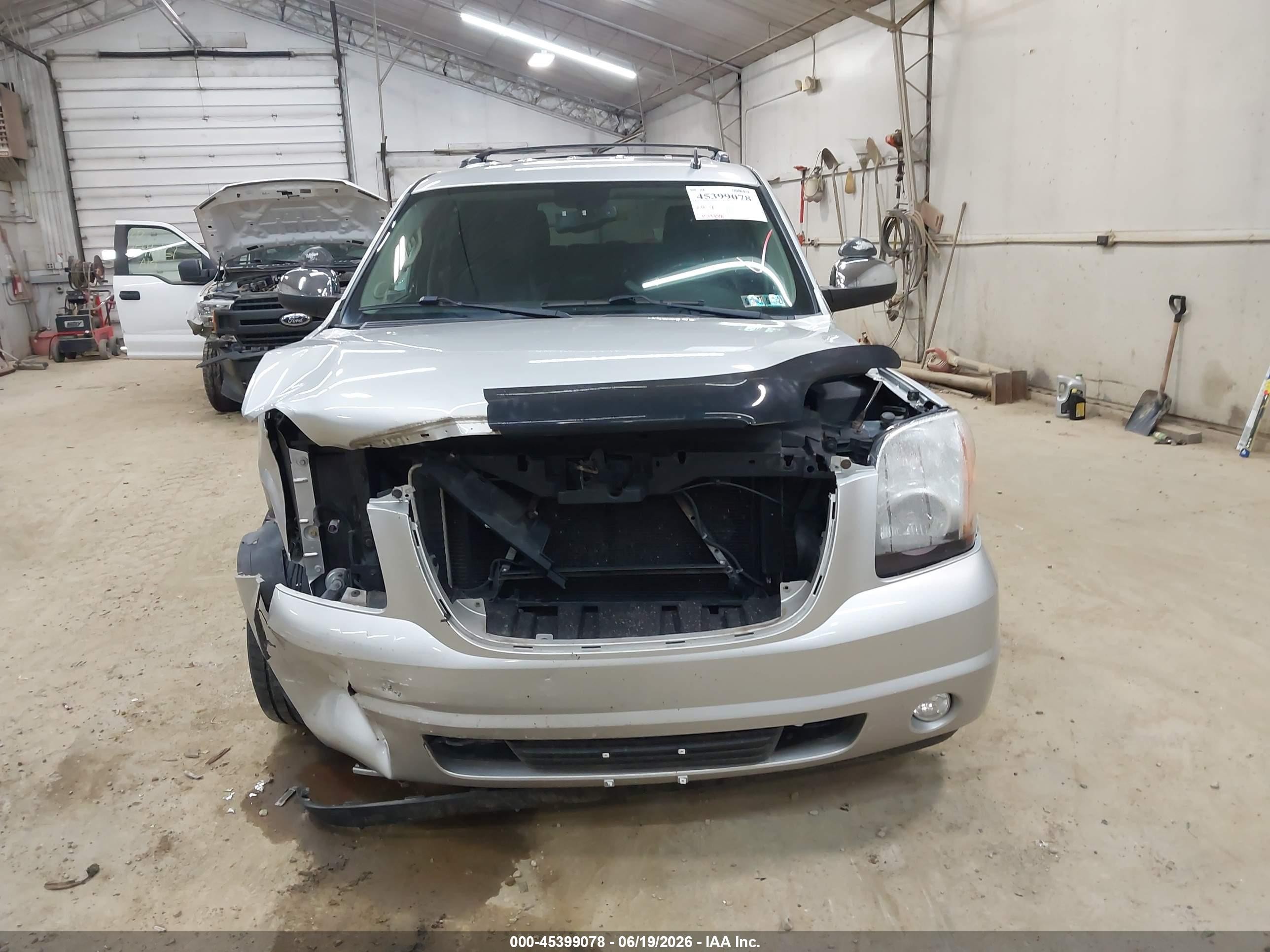 2014 Gmc Yukon Slt Silver vin: 1GKS2CE02ER245841
