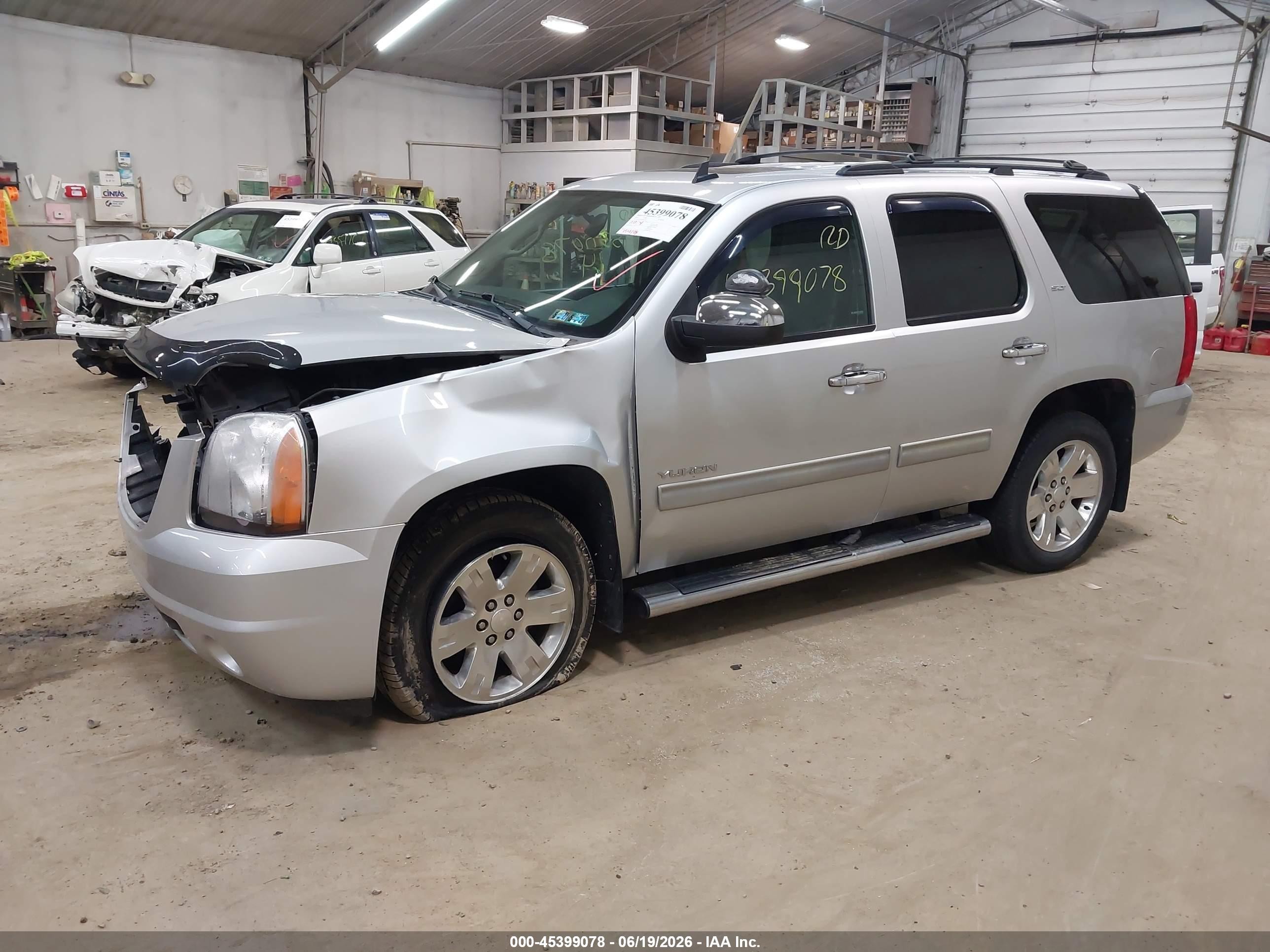 2014 Gmc Yukon Slt Silver vin: 1GKS2CE02ER245841