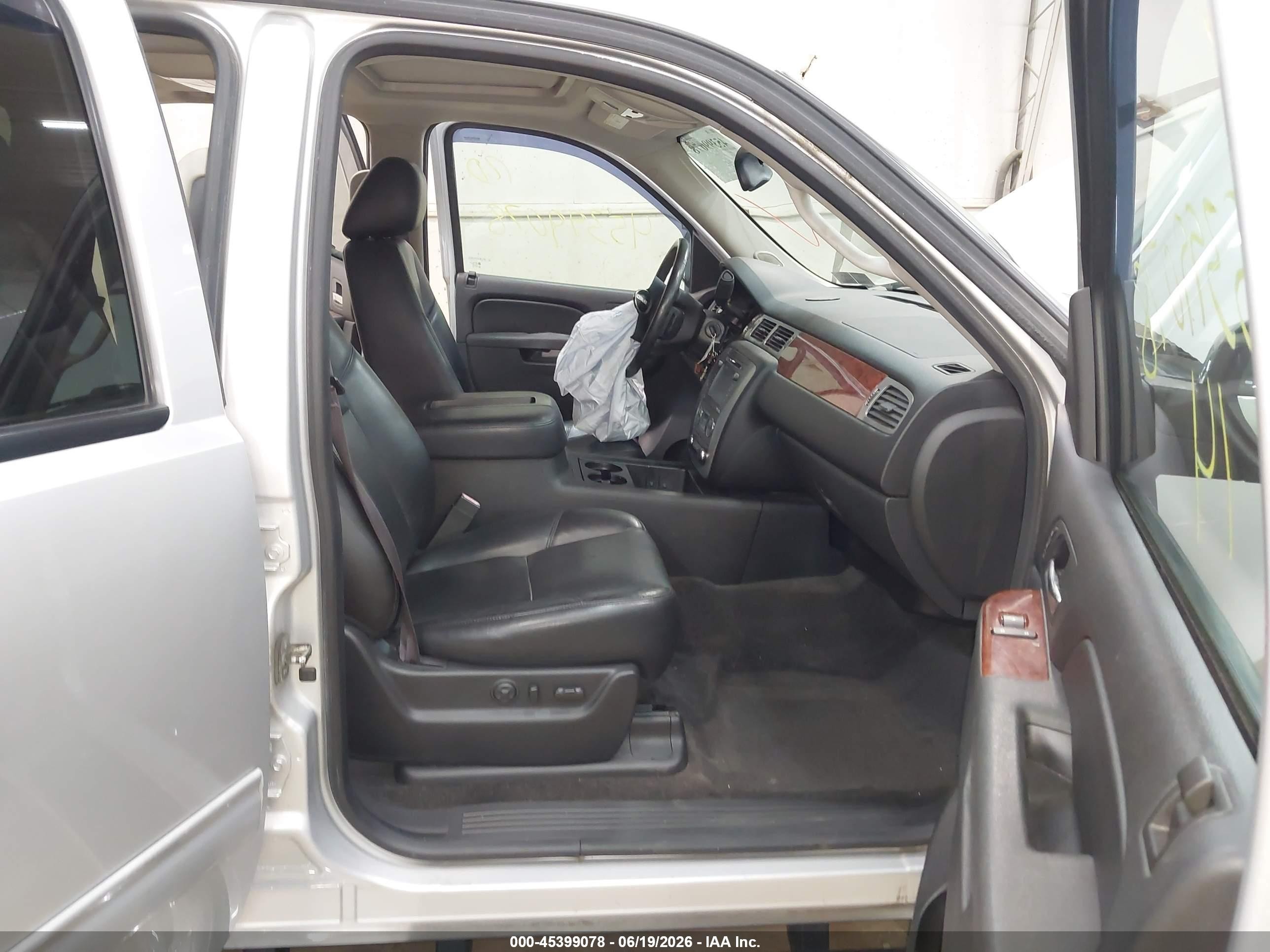 2014 Gmc Yukon Slt Silver vin: 1GKS2CE02ER245841