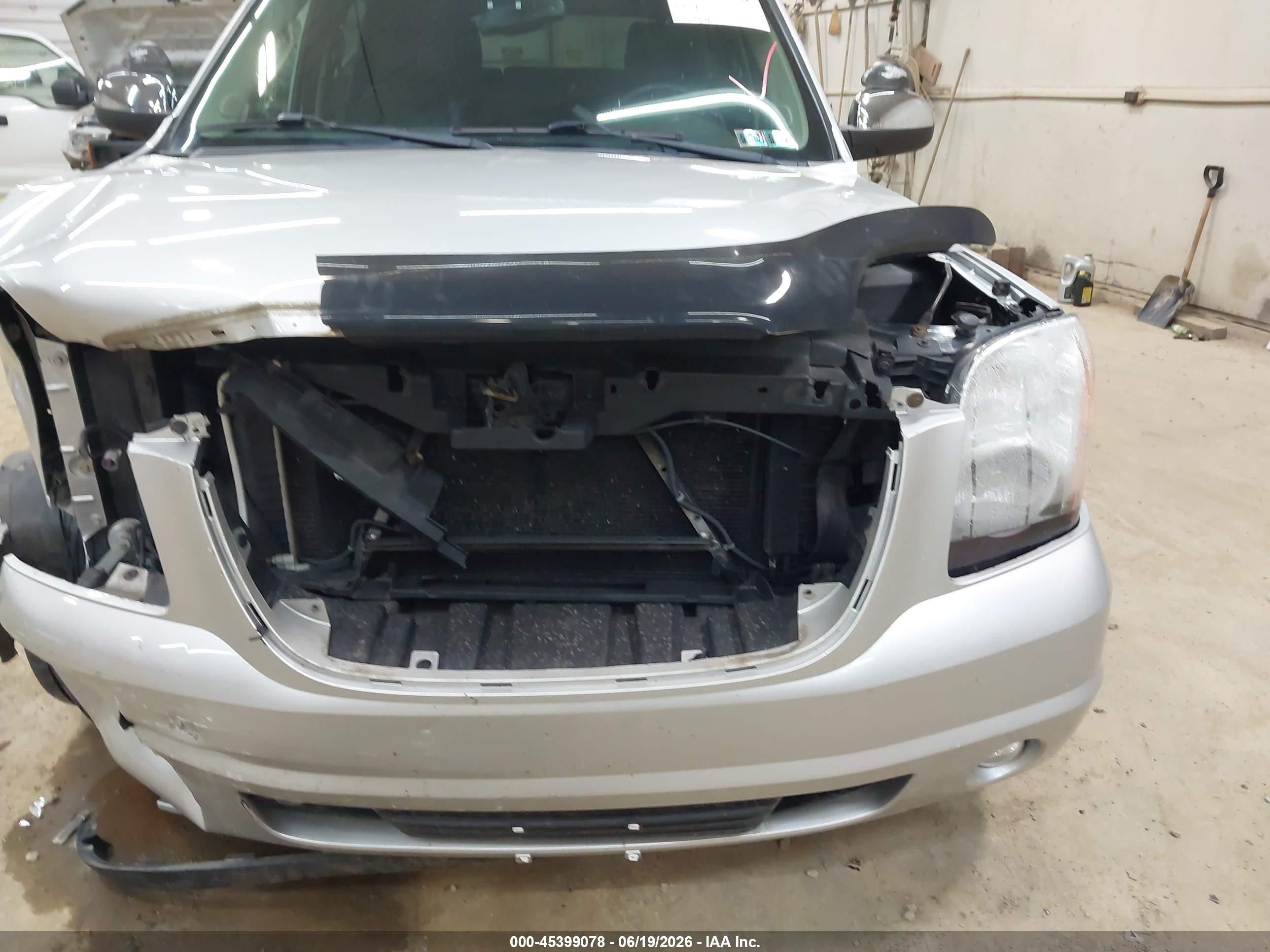 2014 Gmc Yukon Slt Silver vin: 1GKS2CE02ER245841