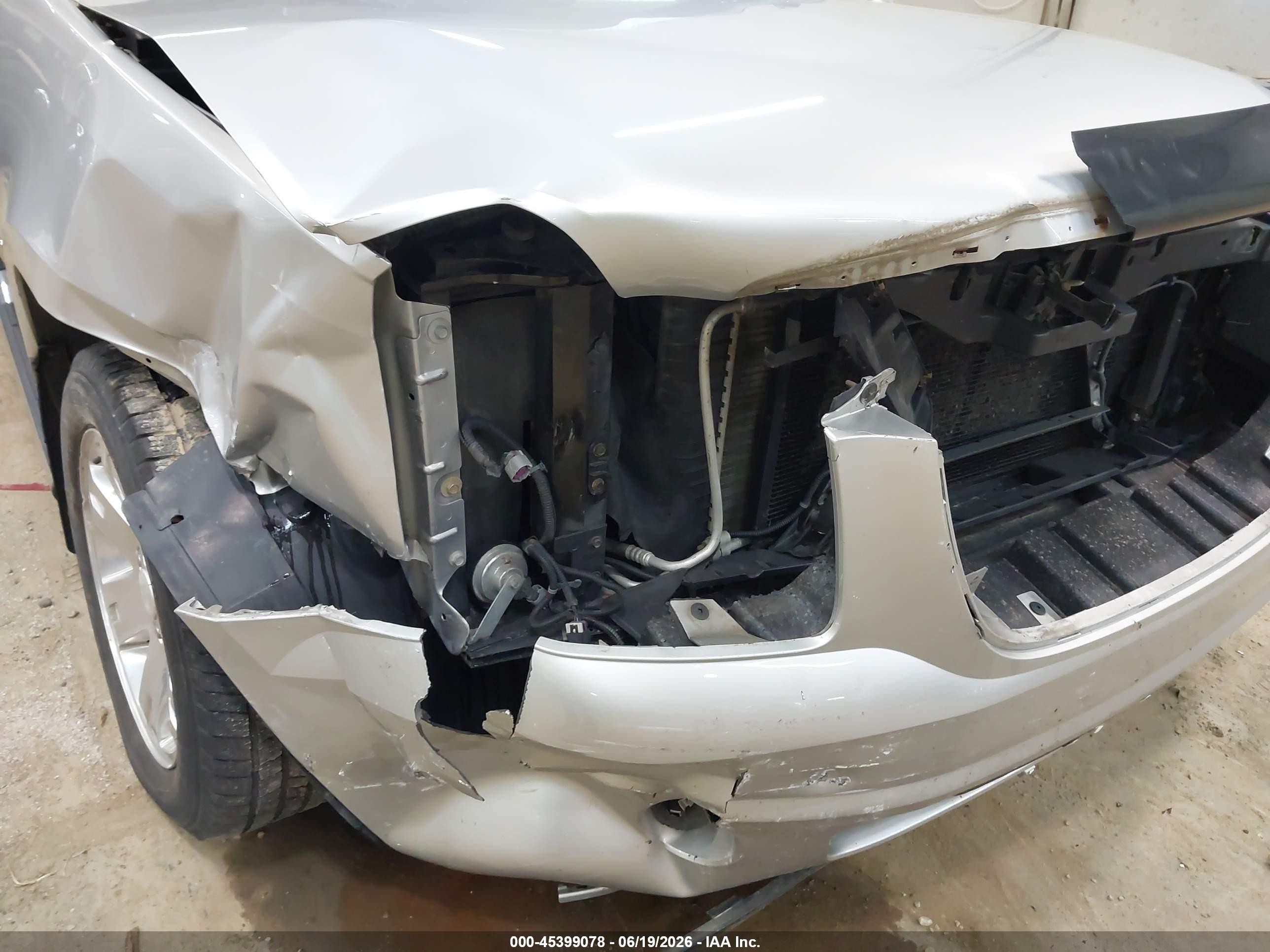2014 Gmc Yukon Slt Silver vin: 1GKS2CE02ER245841