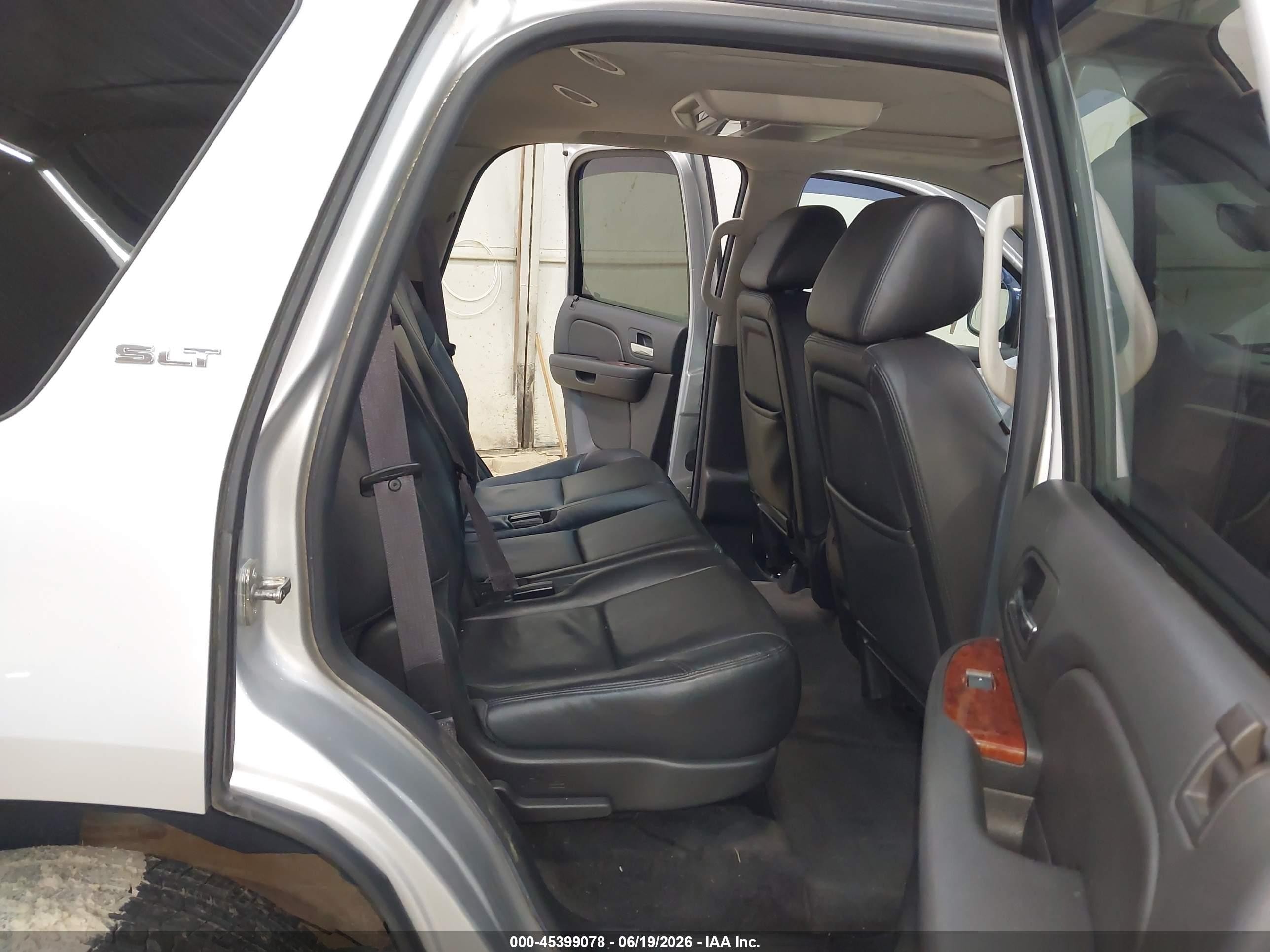 2014 Gmc Yukon Slt Silver vin: 1GKS2CE02ER245841