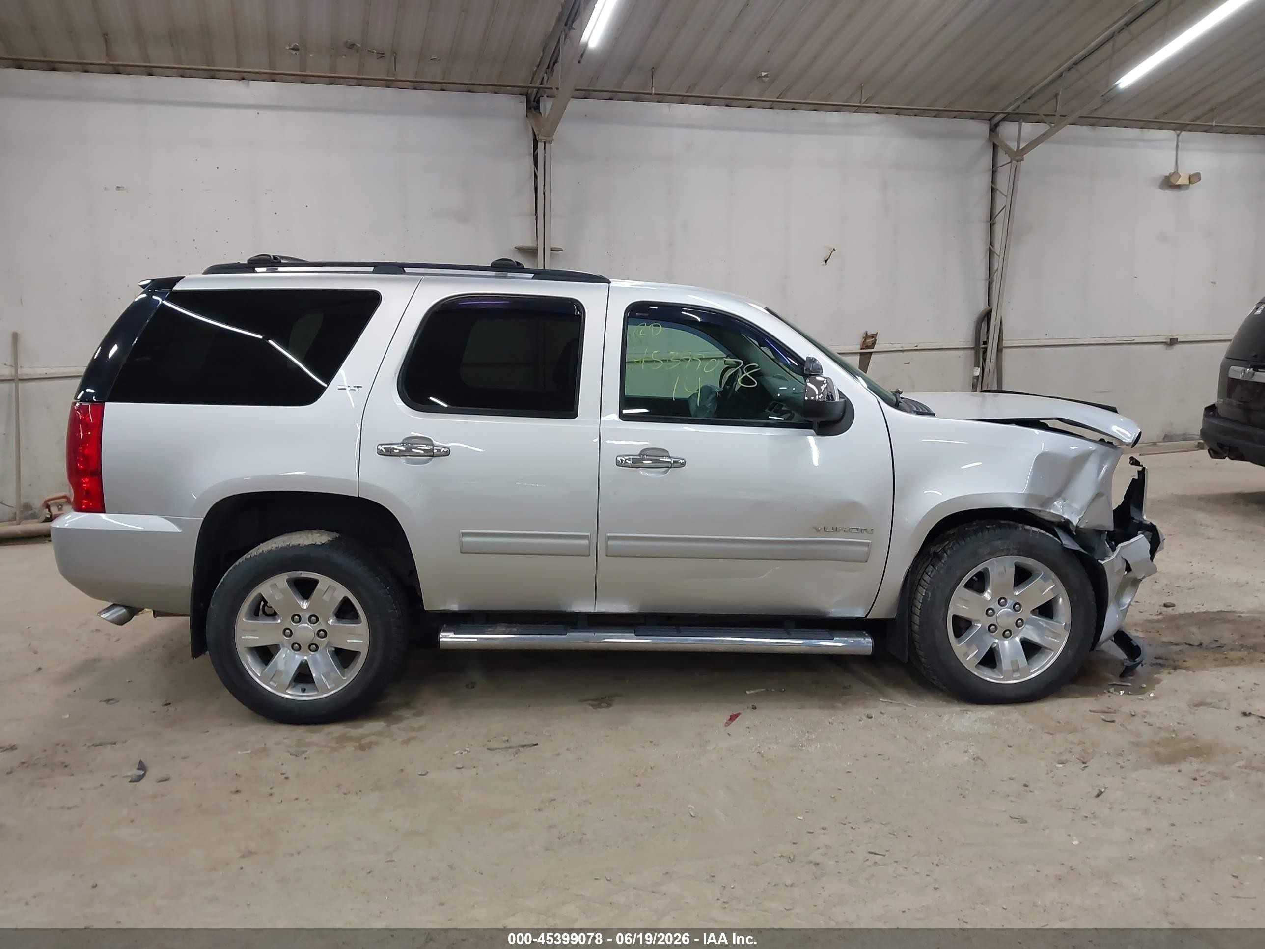 2014 Gmc Yukon Slt Silver vin: 1GKS2CE02ER245841