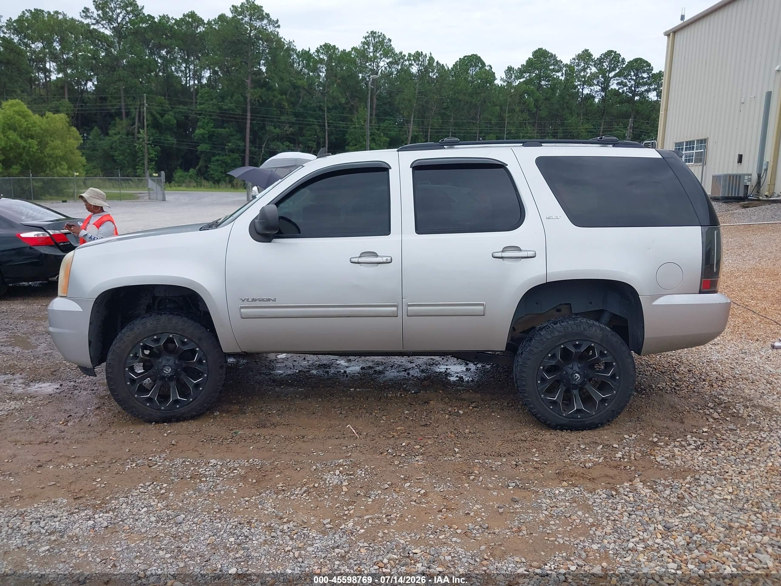 2011 Gmc Yukon Slt Silver vin: 1GKS2CE06BR370580
