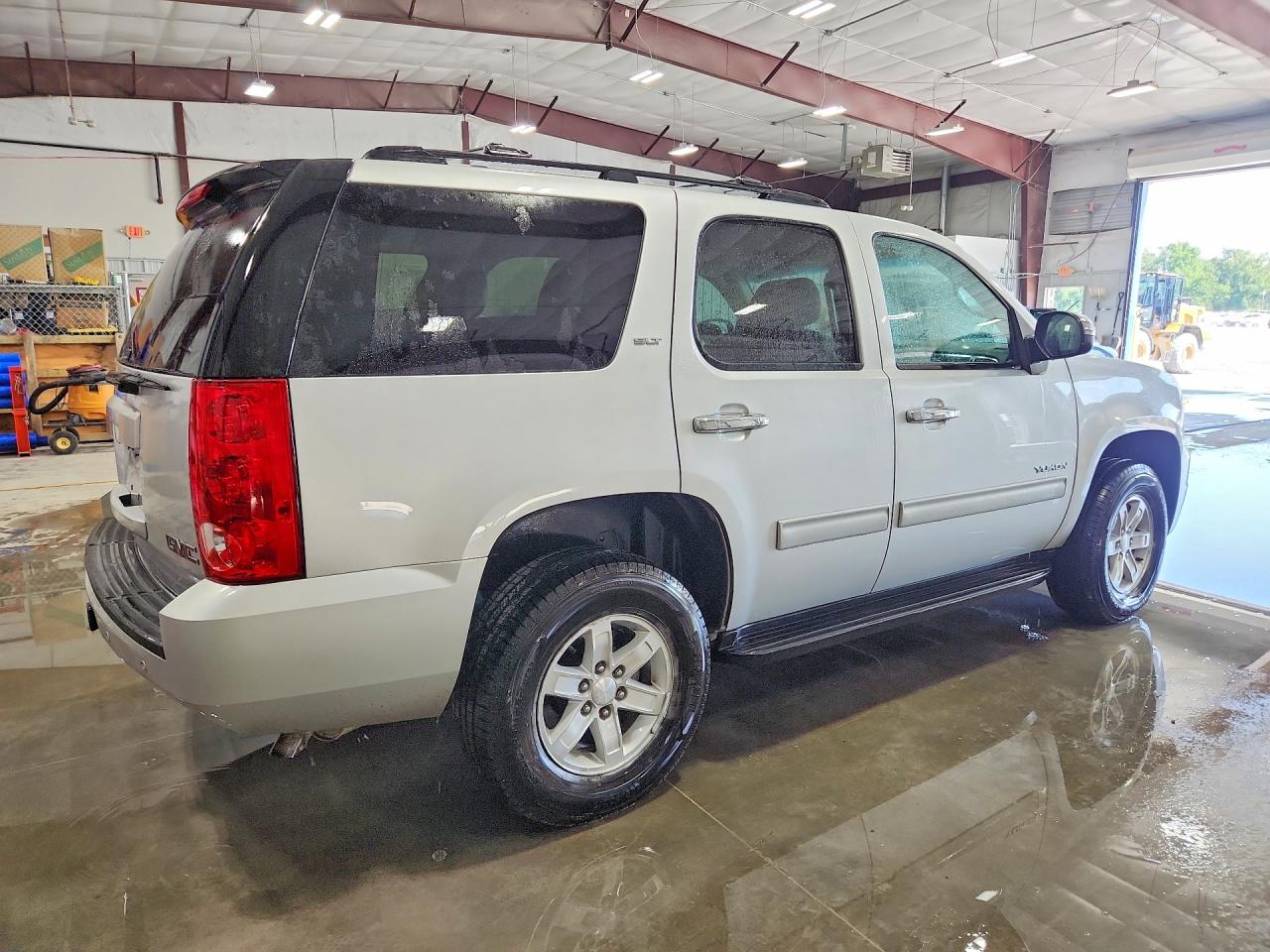 2014 Gmc Yukon Slt Silver vin: 1GKS2CE09ER199618