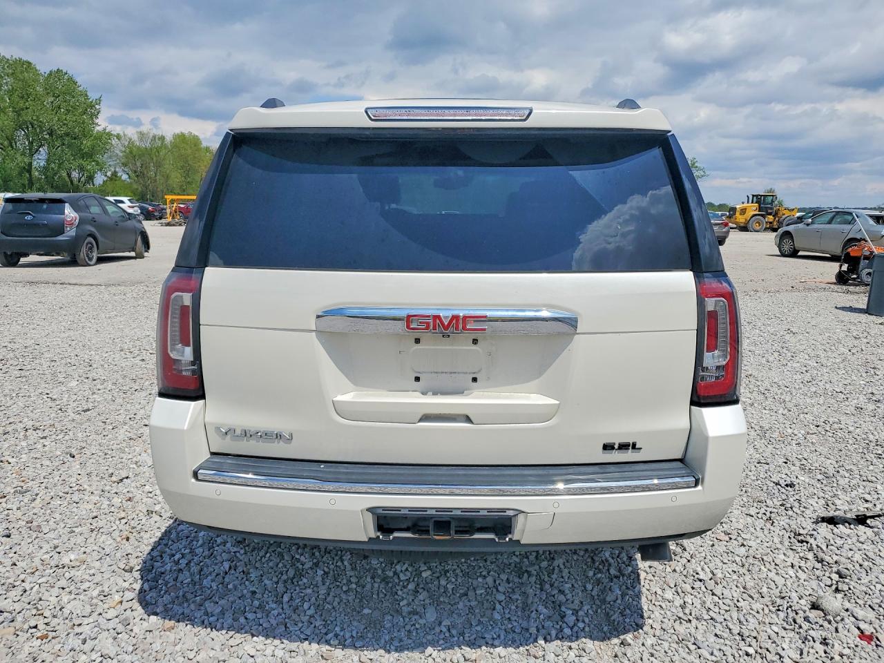 2015 Gmc Yukon Denali White vin: 1GKS2CKJ1FR671325