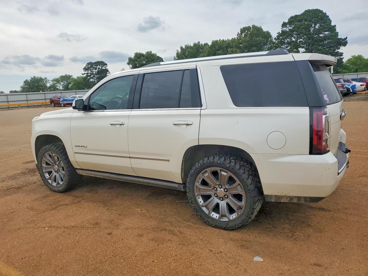 2015 Gmc Yukon Denali White vin: 1GKS2CKJ2FR645607