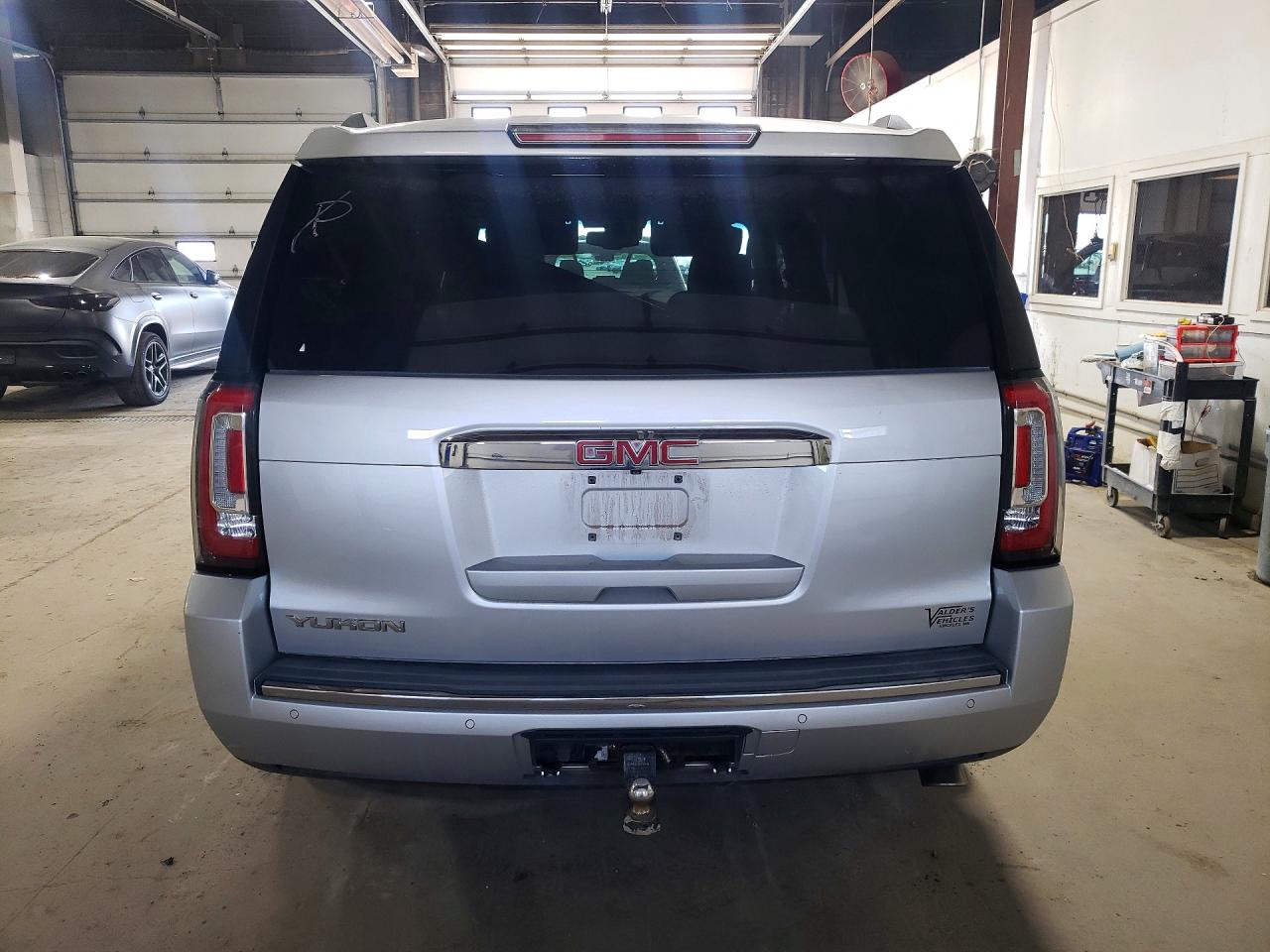 2015 Gmc Yukon Denali Silver vin: 1GKS2CKJ3FR563949