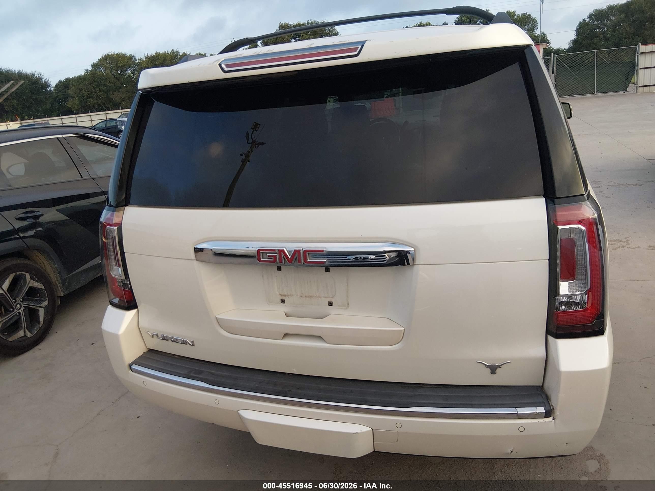 2015 Gmc Yukon Denali White vin: 1GKS2CKJ4FR210684