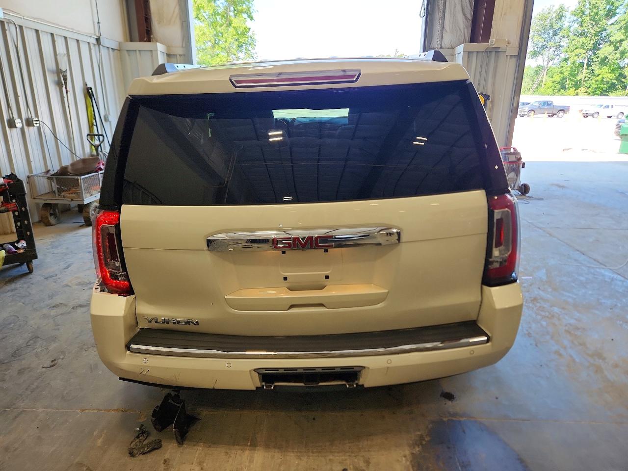 2015 Gmc Yukon Denali White vin: 1GKS2CKJ4FR677460